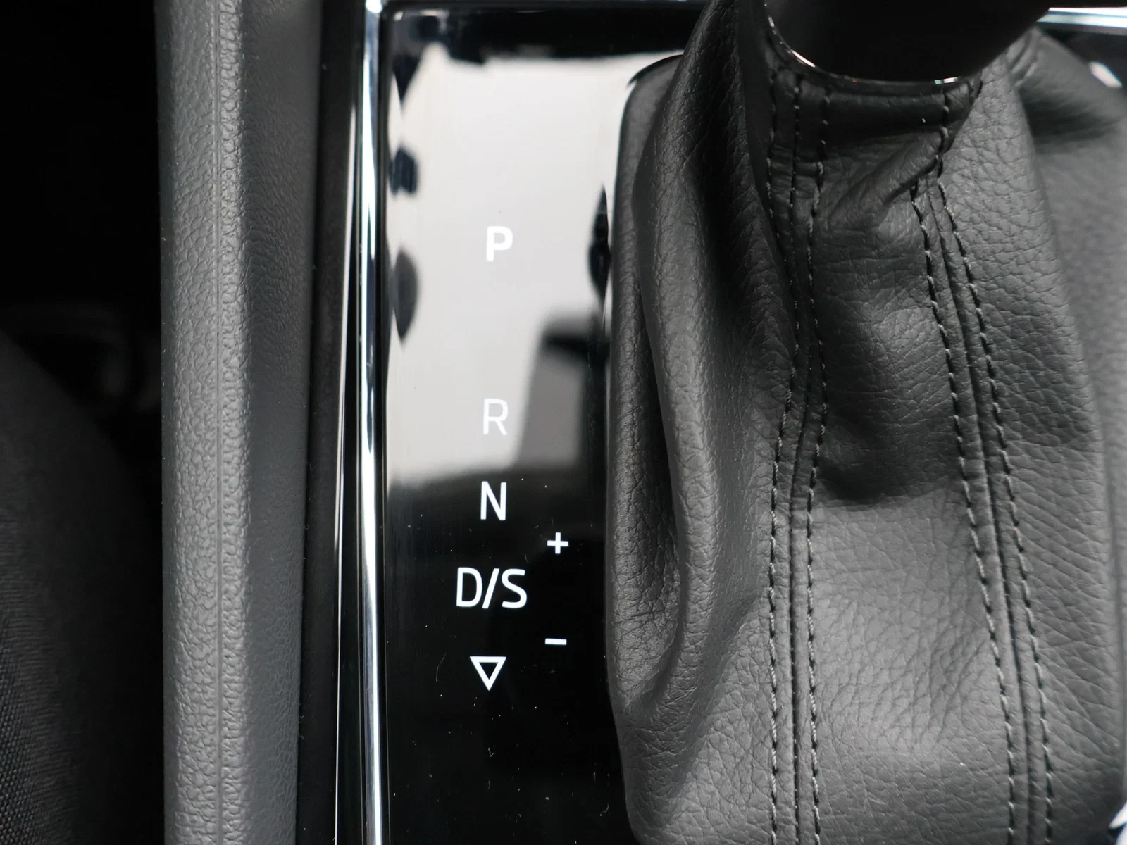 Škoda Karoq Karoq Family 1.5 TSI 110kW (150pk) DSG7 / DEMO