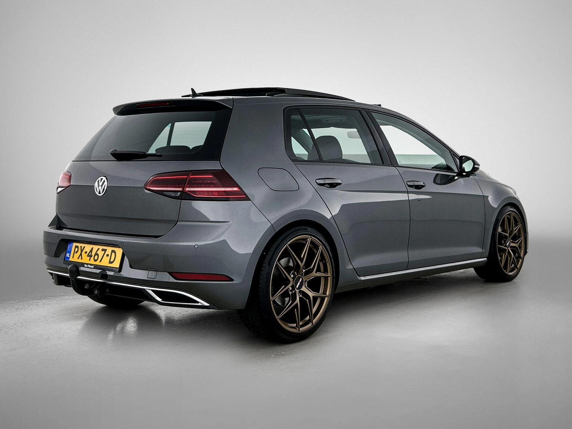 Volkswagen-Golf-image-3