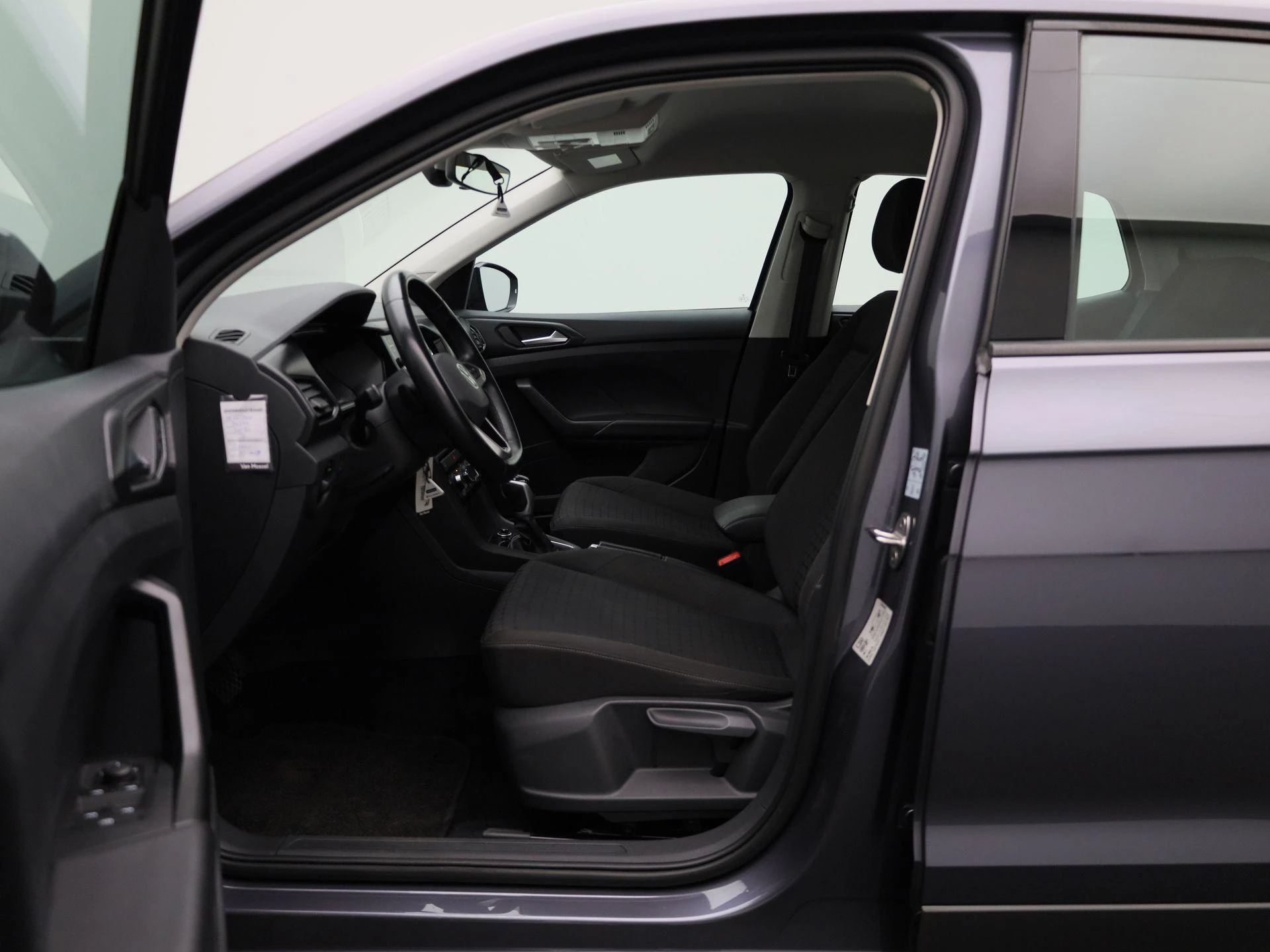 Volkswagen-T-Cross-image-8