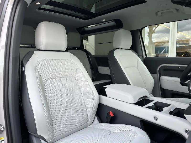 Land Rover-Defender-image-2