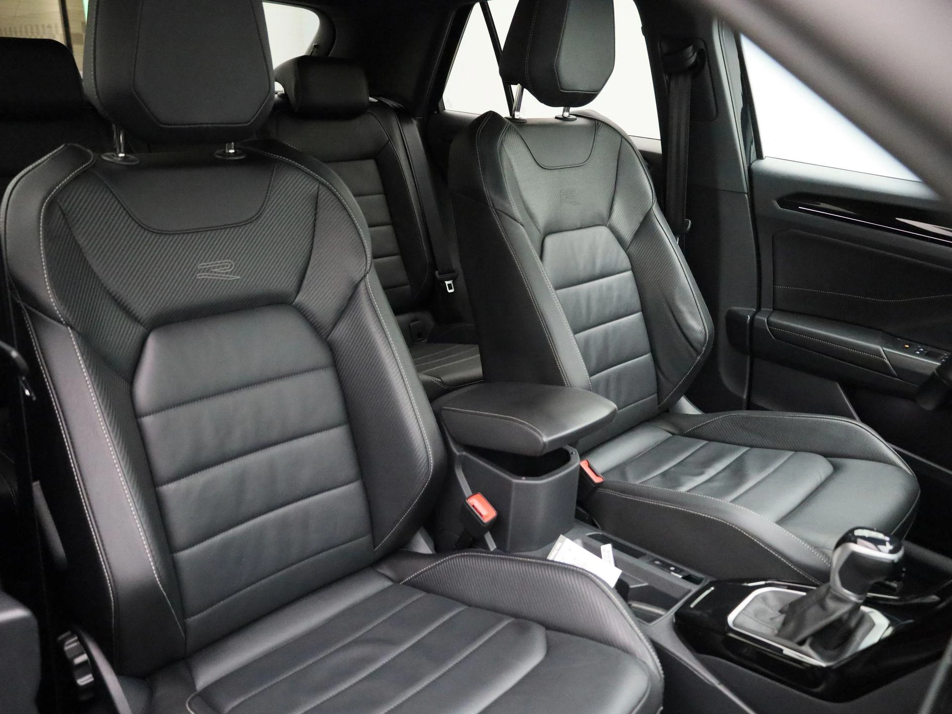 Volkswagen-T-Roc-image-44