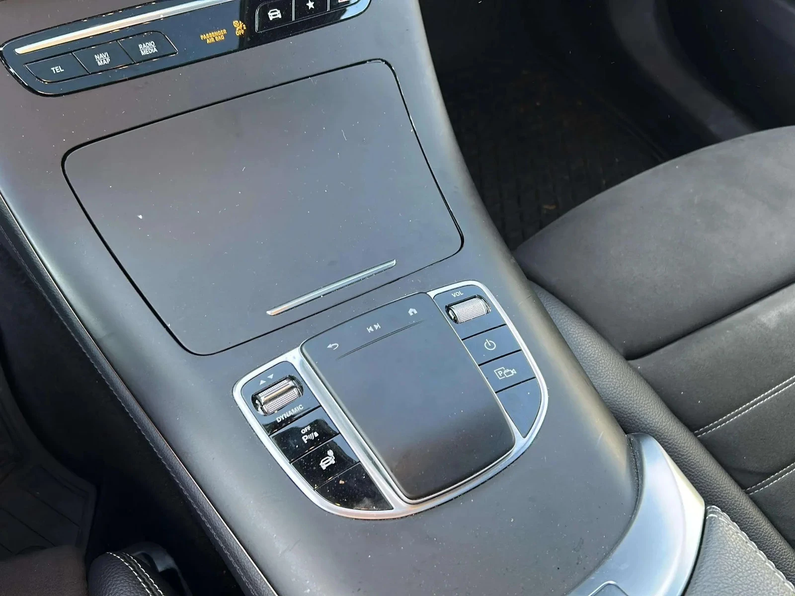 Mercedes-Benz-EQC-image-14