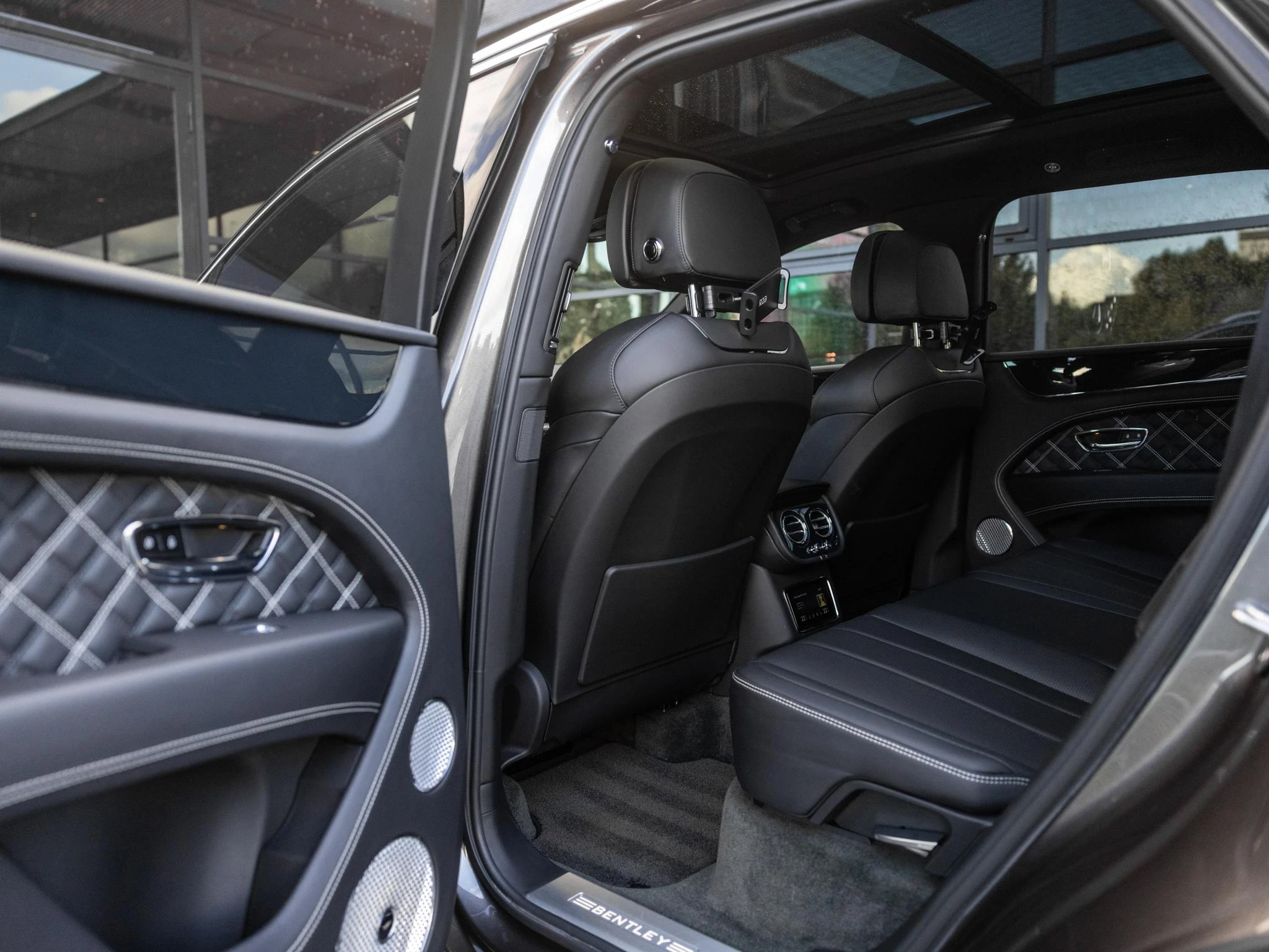 Bentley-Bentayga-image-14