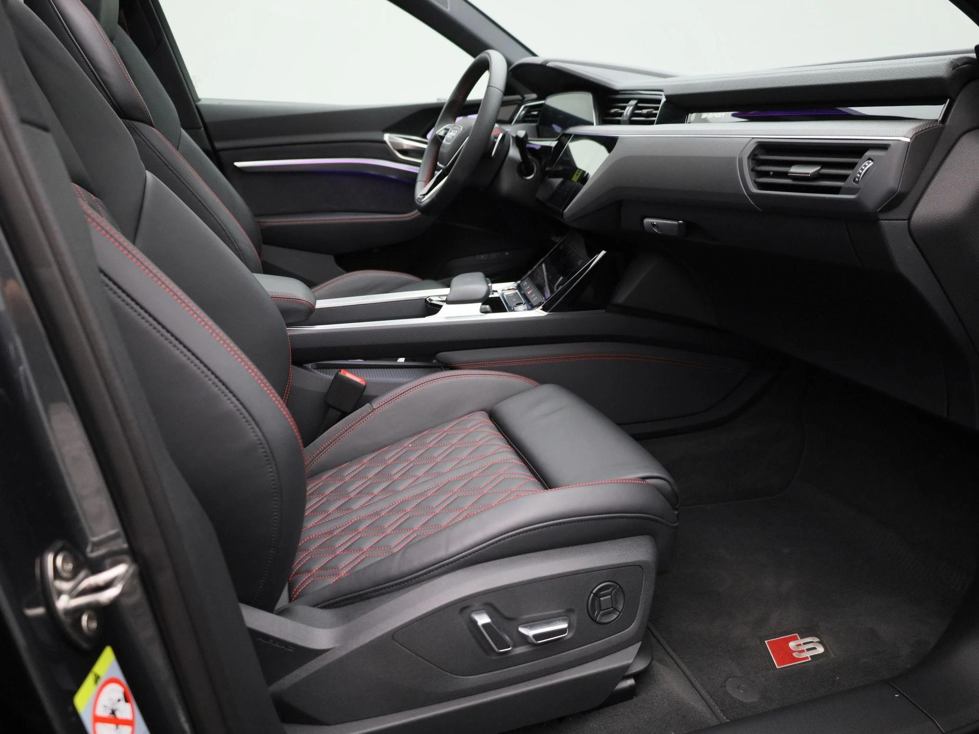 Audi-Q8 Sportback e-tron-image-42