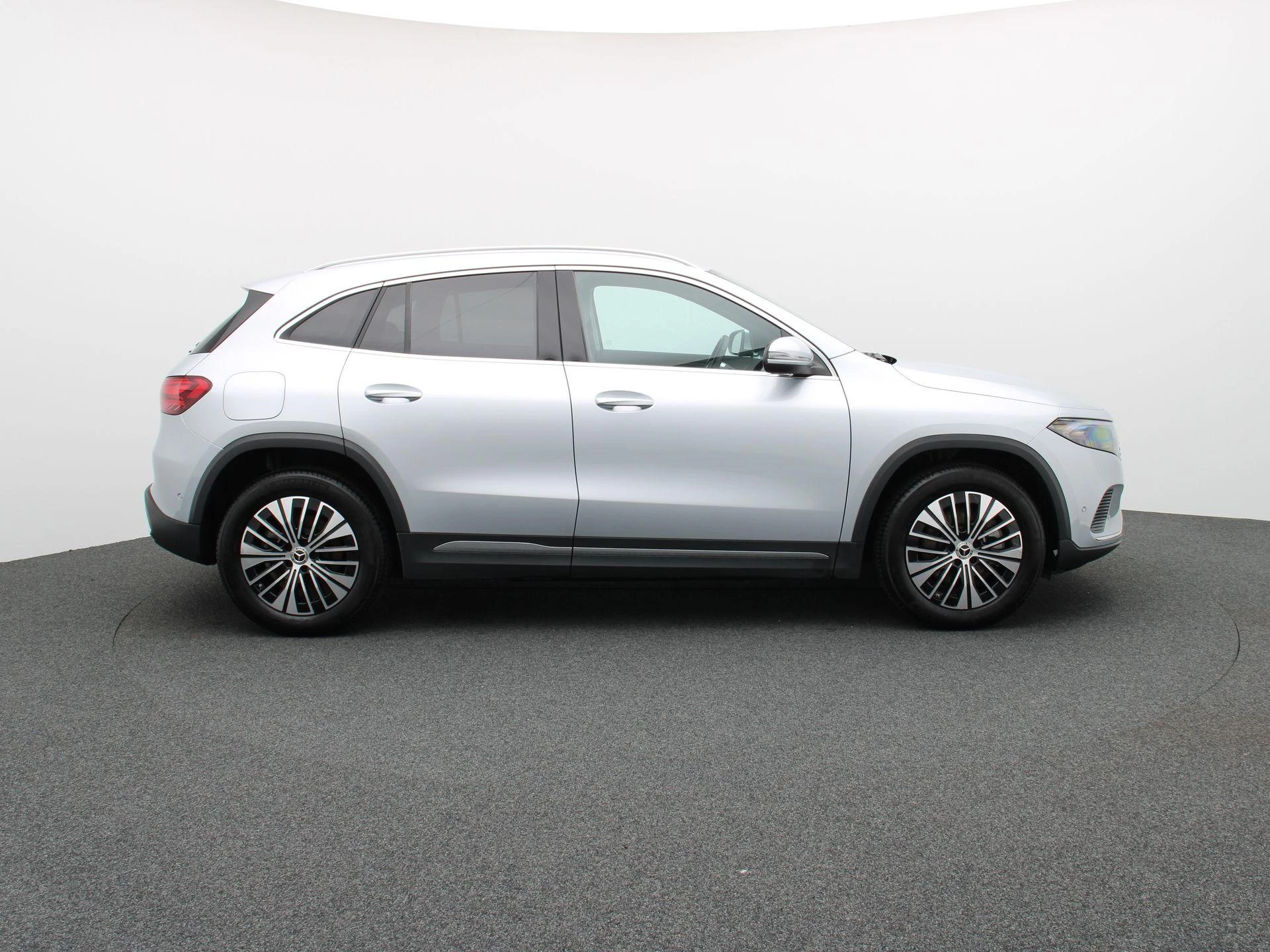 Mercedes-Benz EQA 250+ Business Line + CARPLAY + LED + CAMERA +