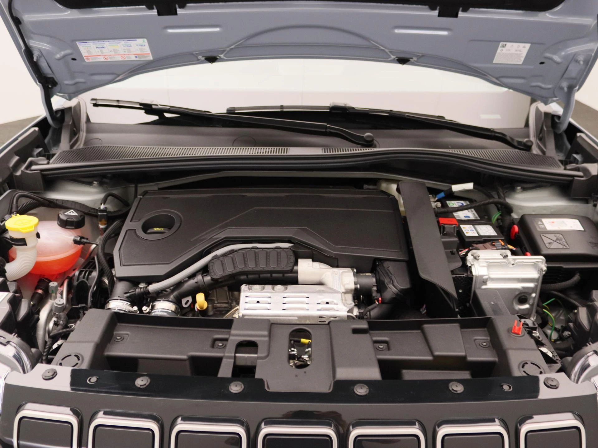Jeep Avenger 1.2 e-Hybrid Summit