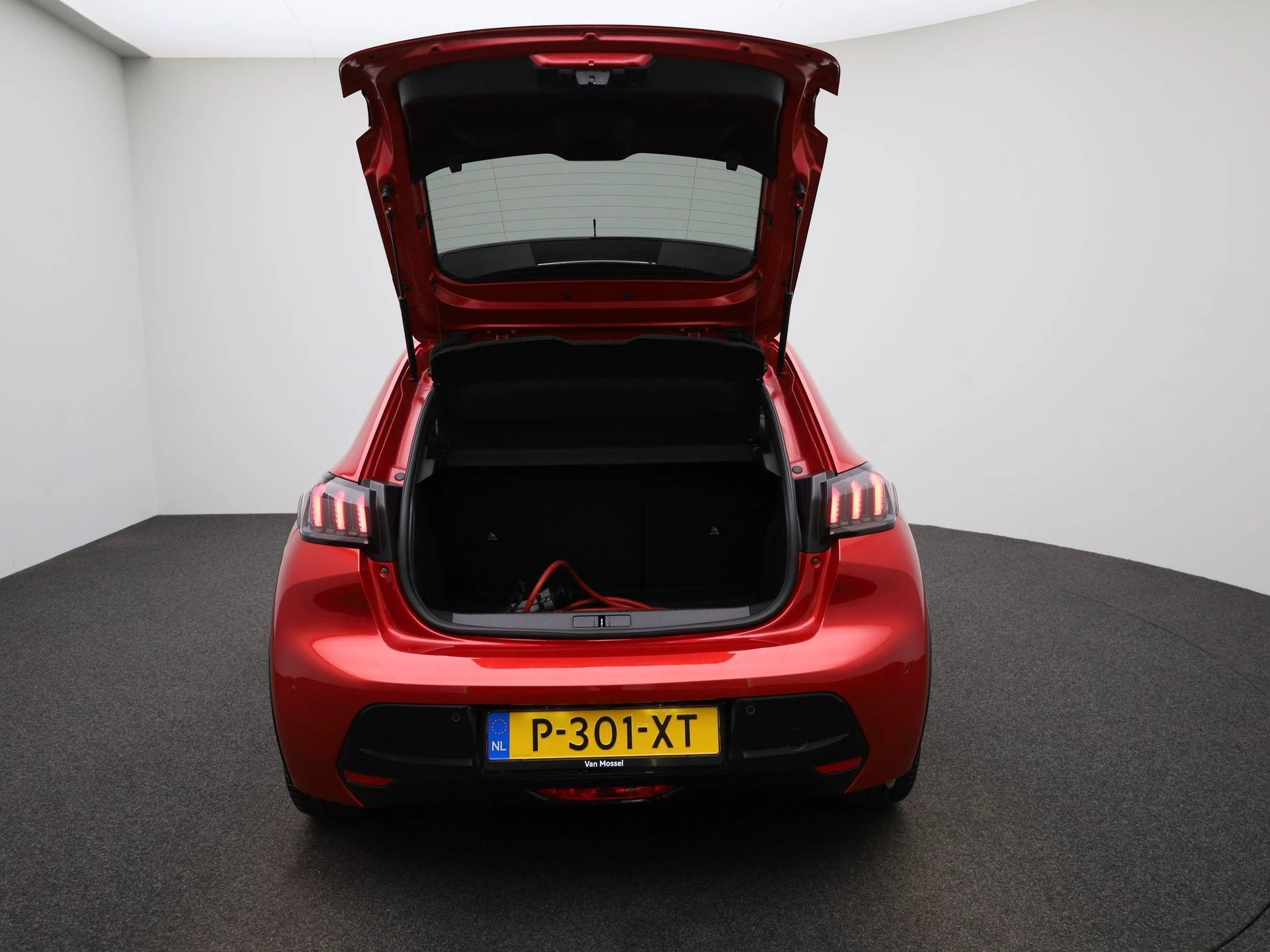 Peugeot-e-208-image-11