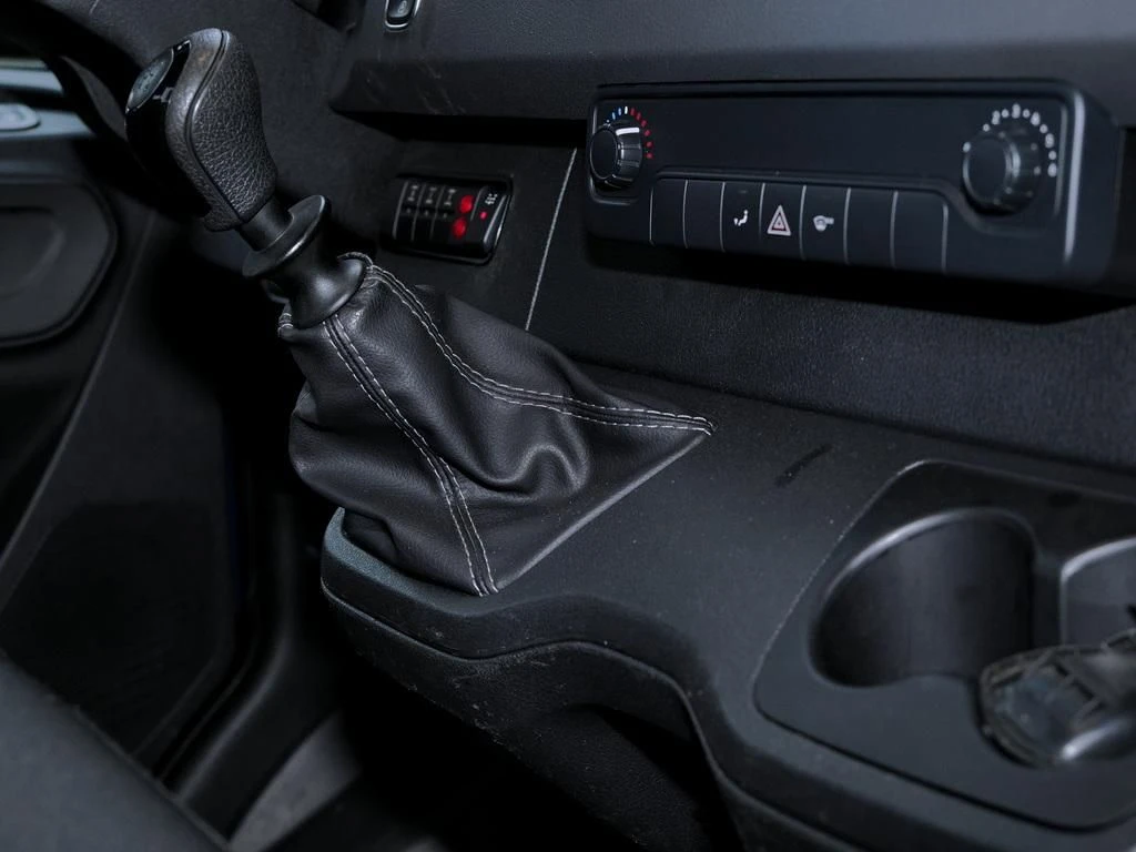 Mercedes-Benz-Sprinter 519-image-11