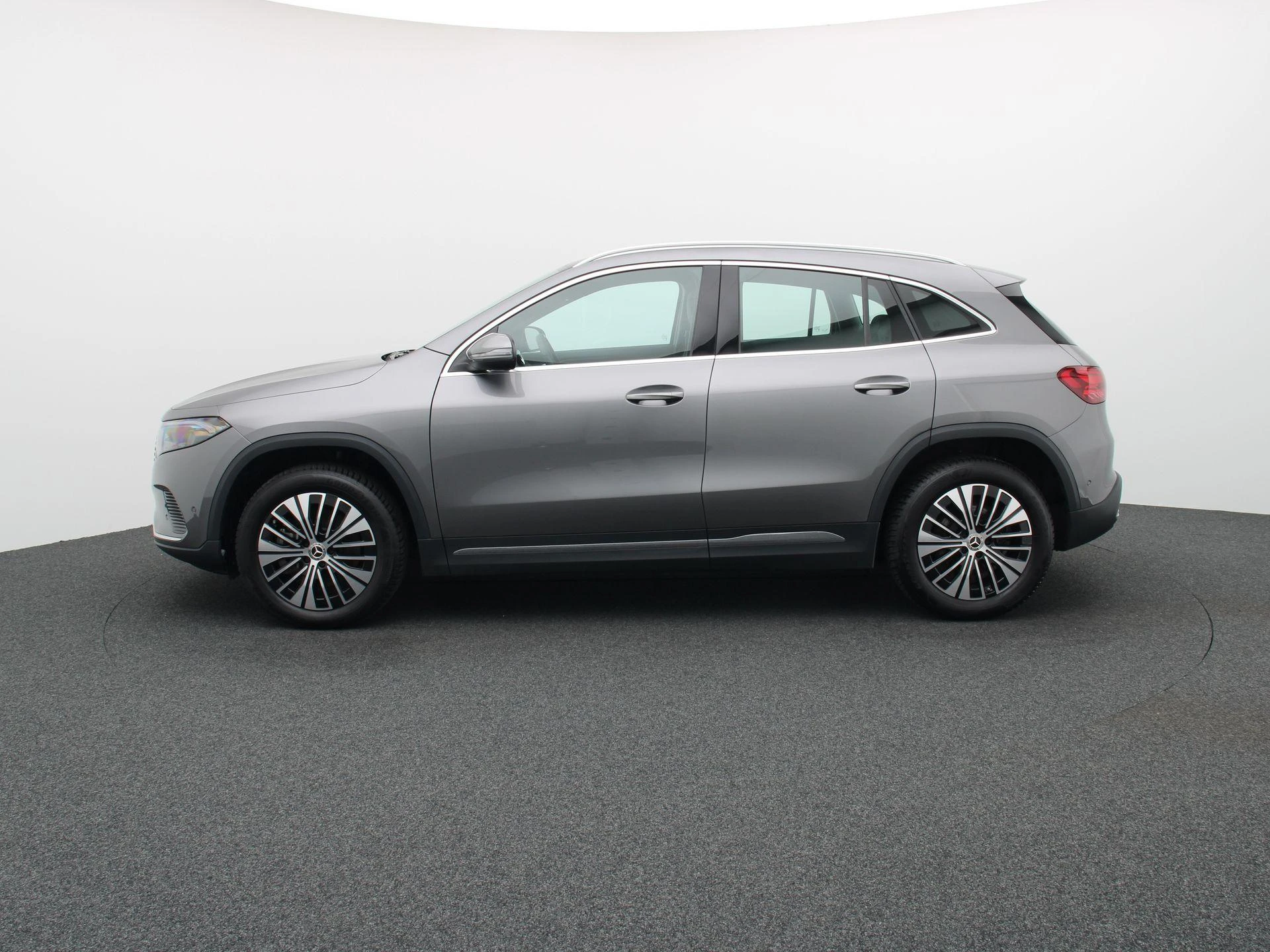 Mercedes-Benz EQA 250+ Business Line + PANO DAK + CARPLAY + CAMERA +