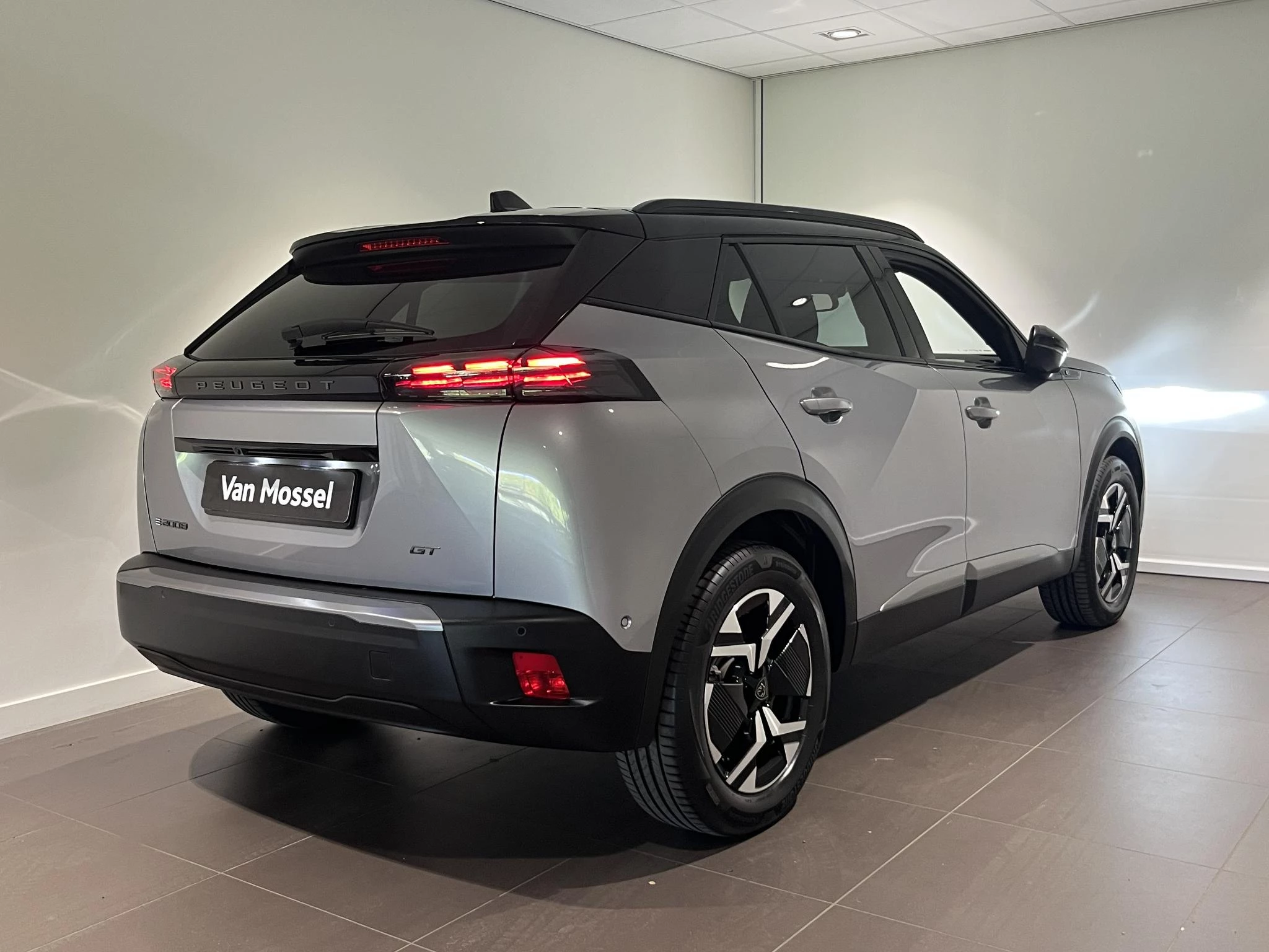 Peugeot-e-2008-image-3