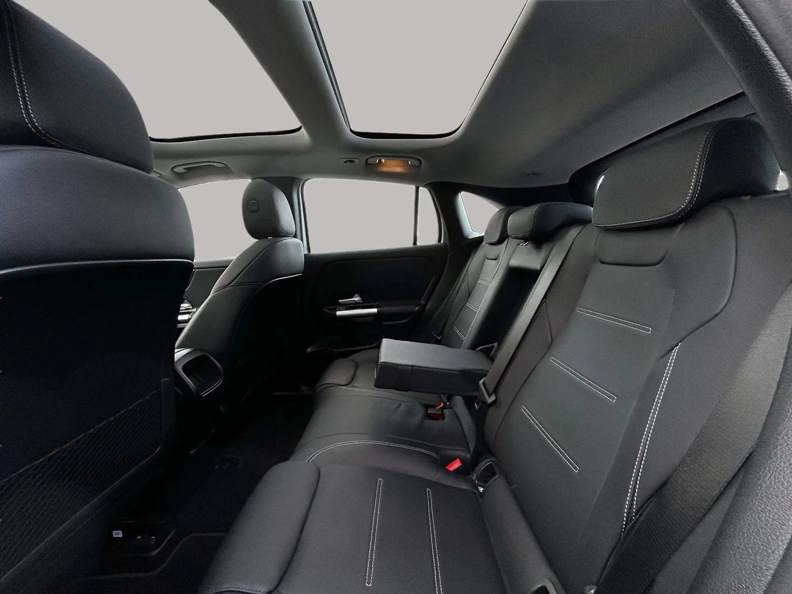 Mercedes-Benz-EQA-image-13