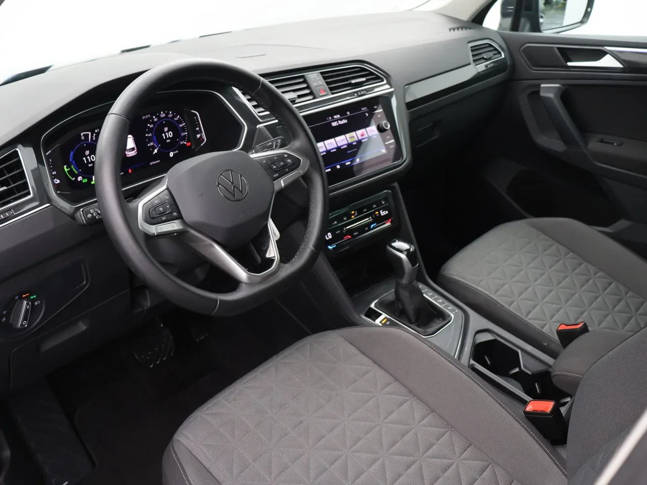 Volkswagen Tiguan eHybrid (PHEV) Tiguan PHEV eHybrid 1.4Life 245PK *AUTOMAAT*CAMERA*VIRTUAL COCKPIT*PDC*ACC*APP-CONNECT*...*