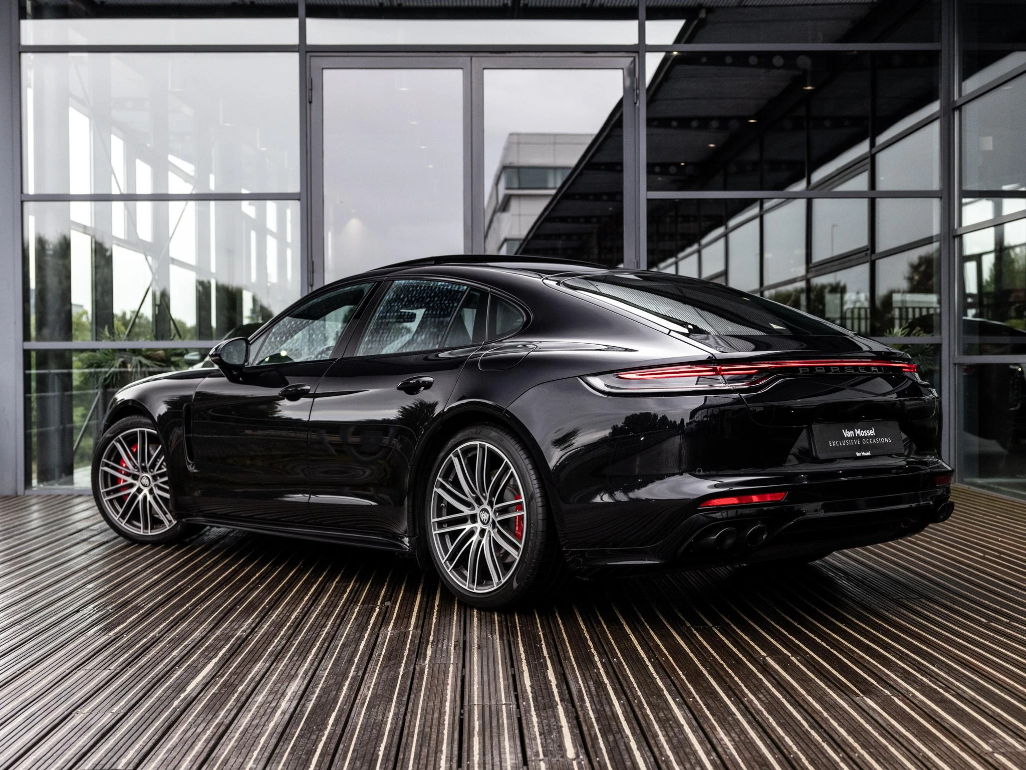 Porsche-Panamera-image-3