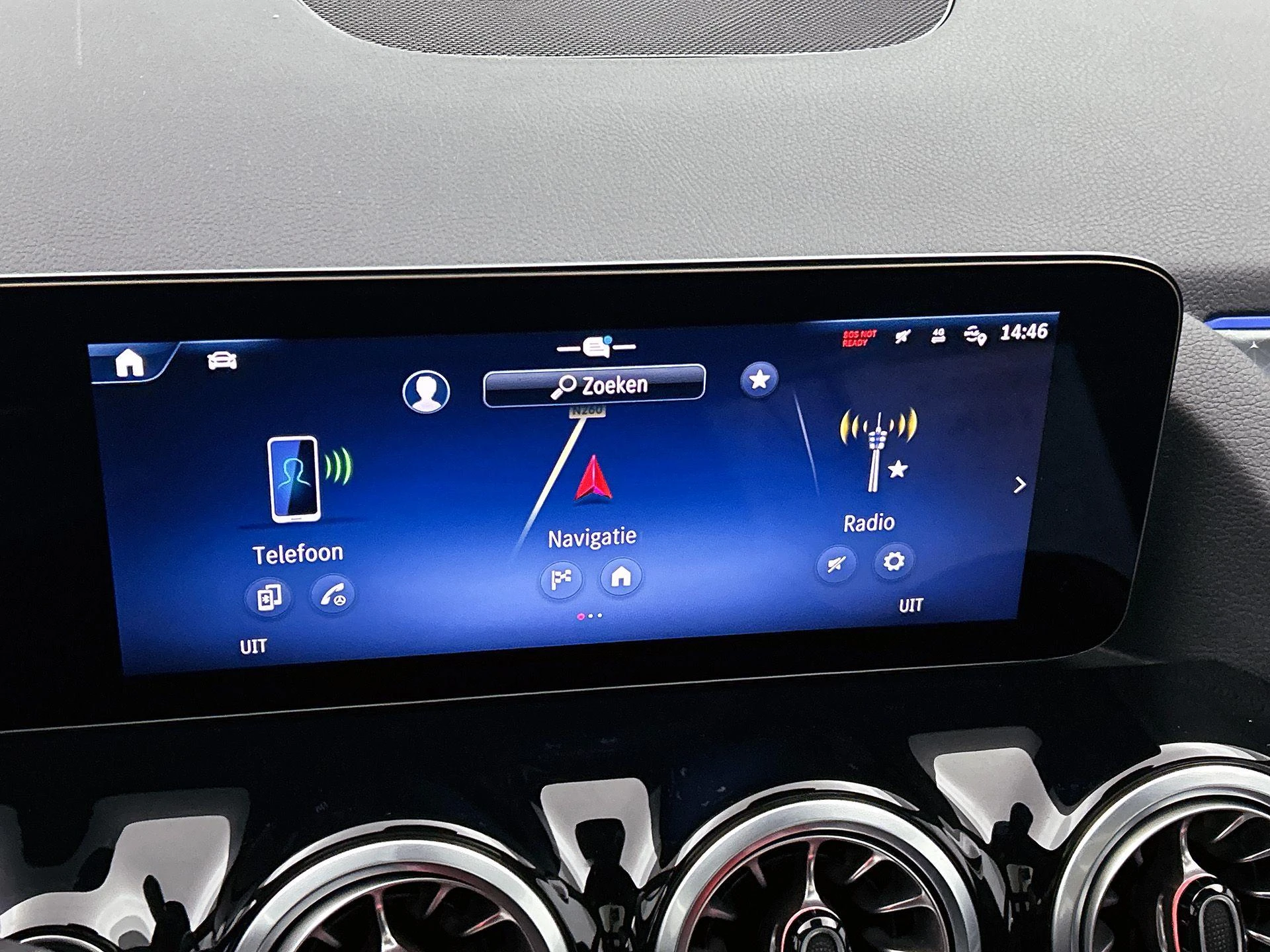Mercedes-Benz-GLA-image-22