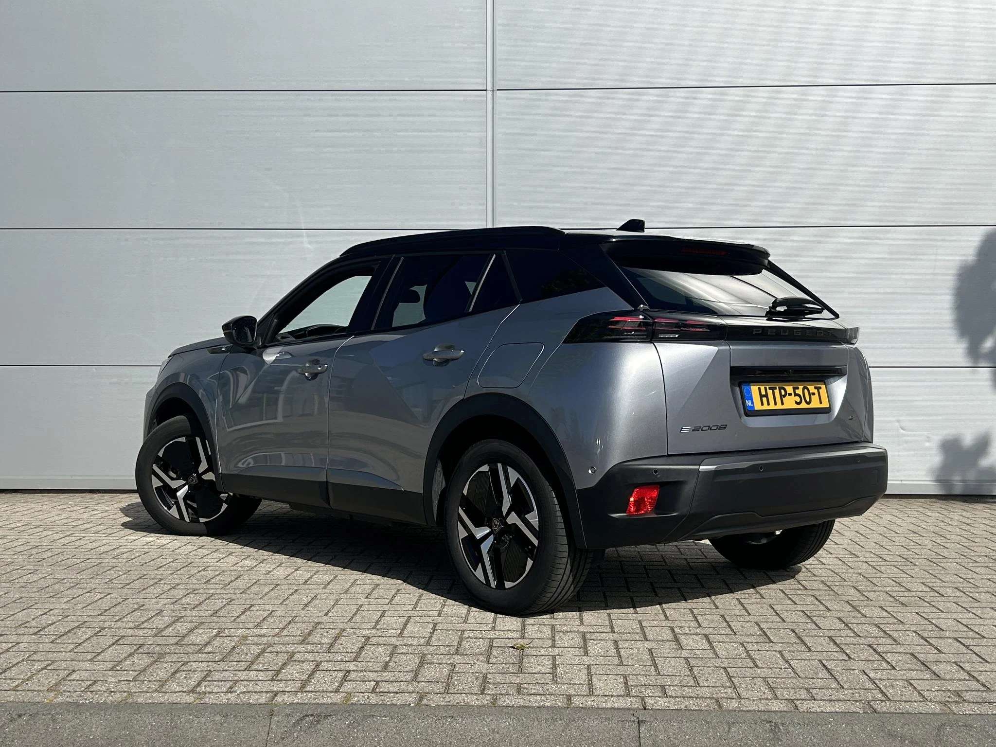 Peugeot-e-2008-image-3