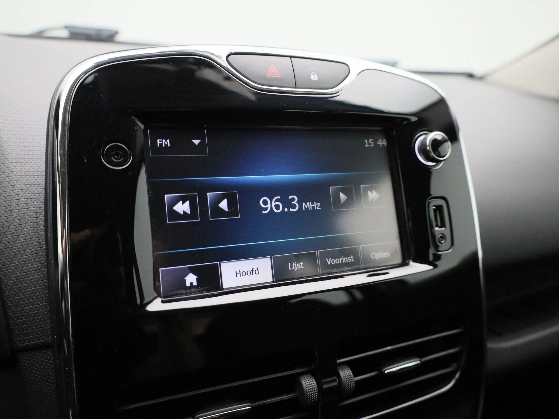 Renault-Clio-image-22
