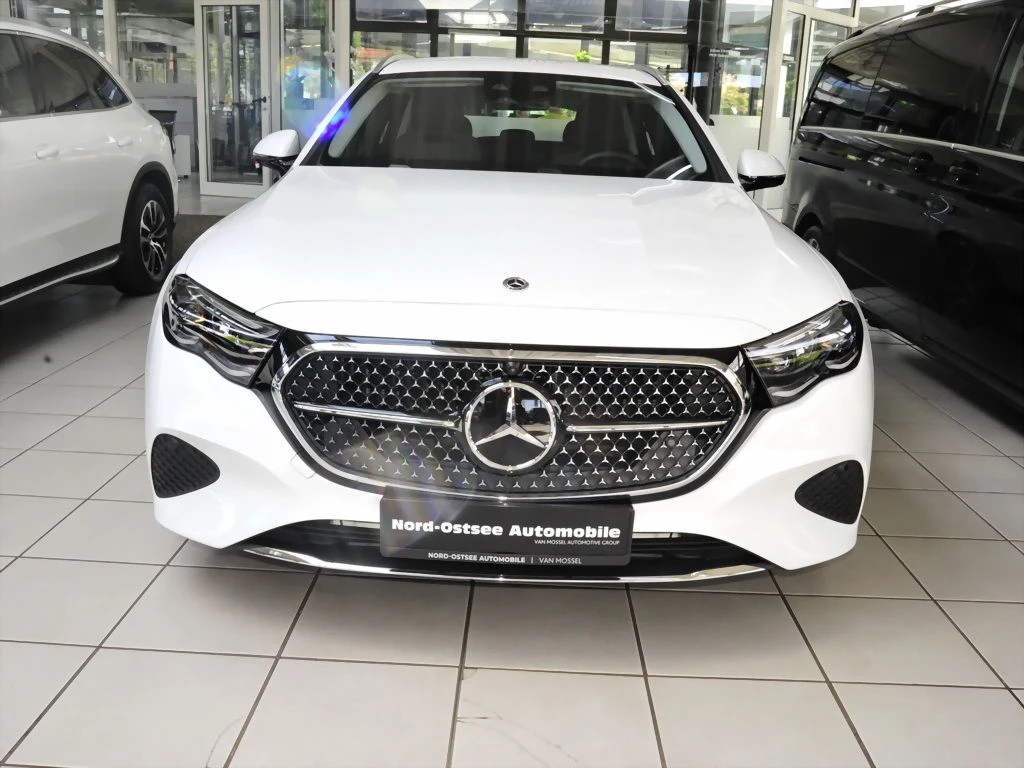 Mercedes-Benz-E-Klasse 300-image-3