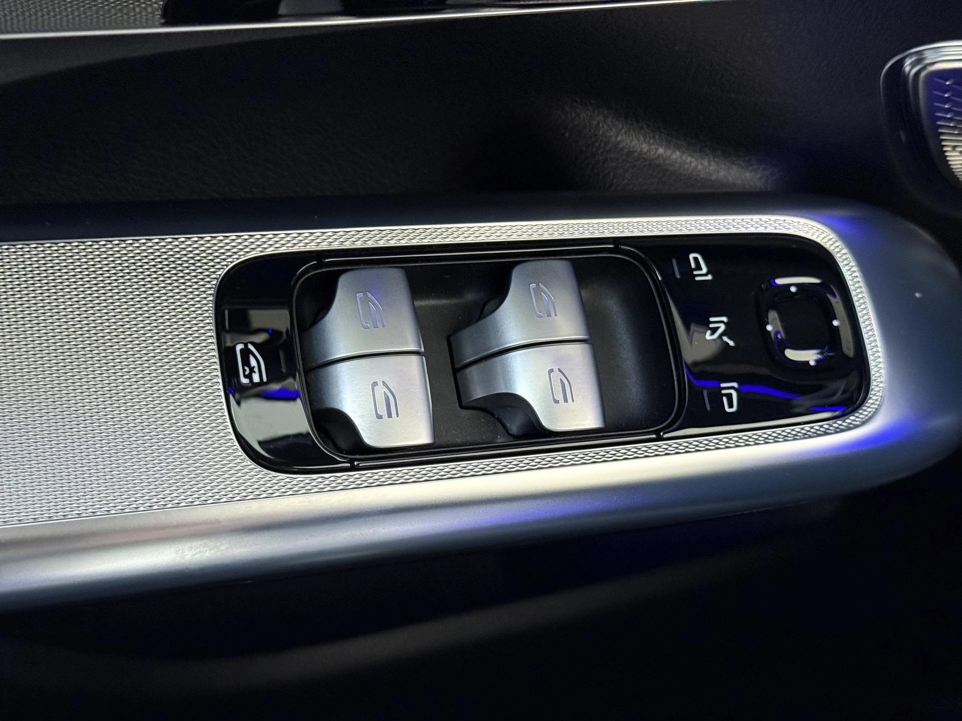 Mercedes-Benz-EQE-image-27