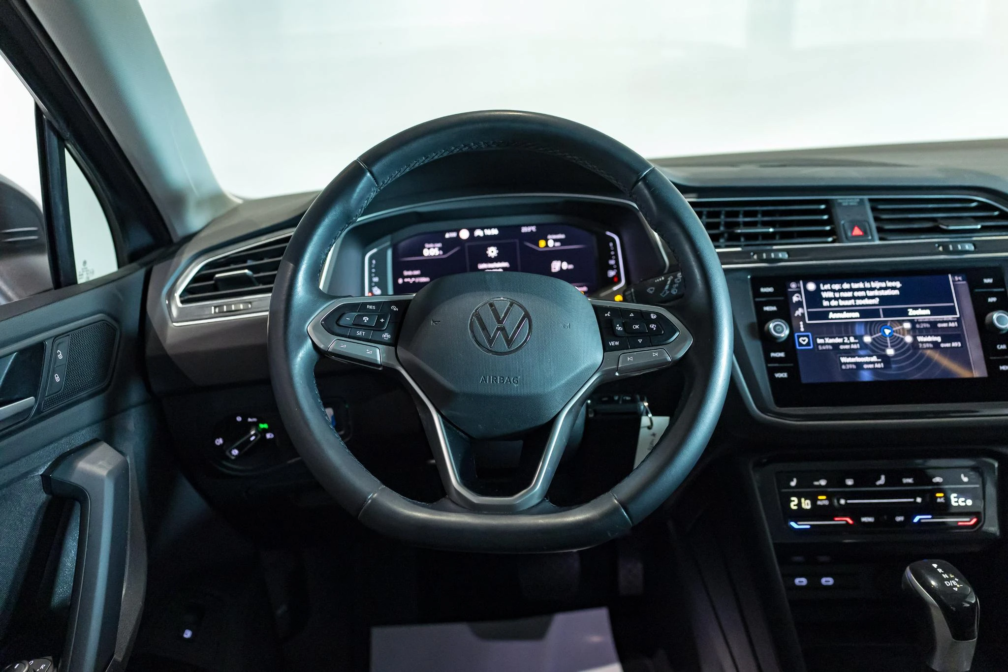 Volkswagen-Tiguan-image-19