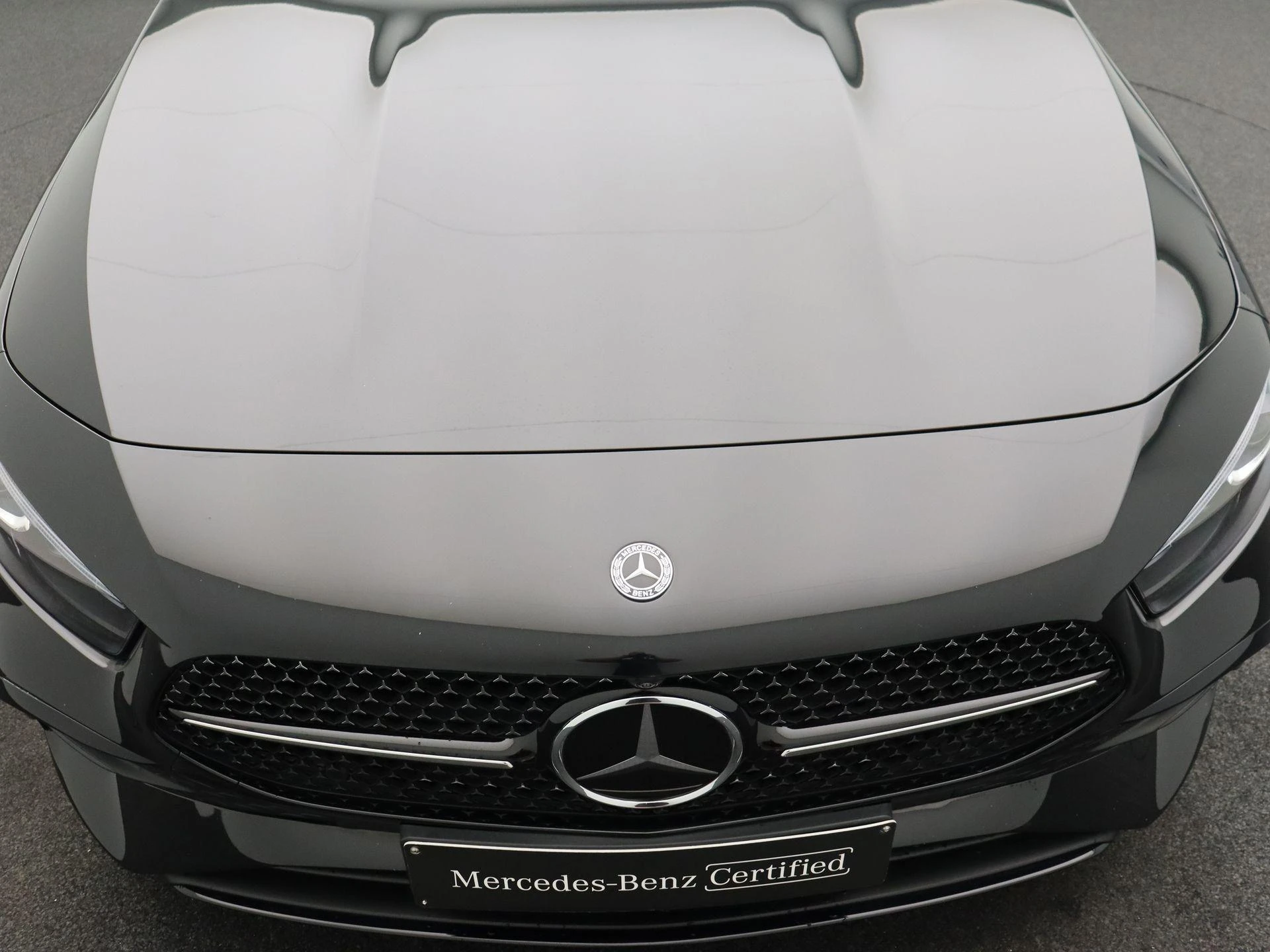 Mercedes-Benz A-Klasse 180 Sedan AMG Line + PANO DAK + MULTIBEAM LED + CARPLAY +