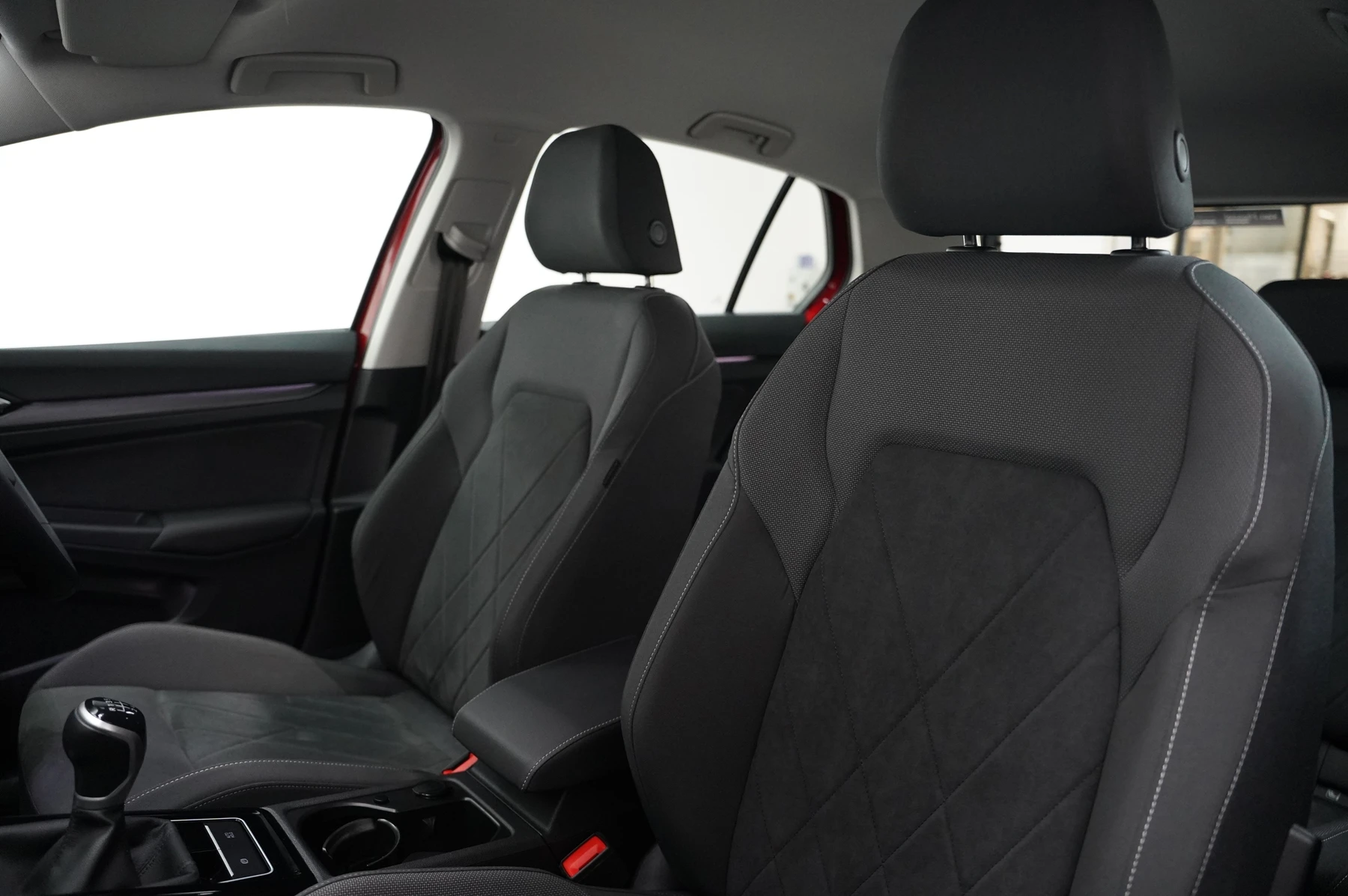 Volkswagen-Golf-image-28