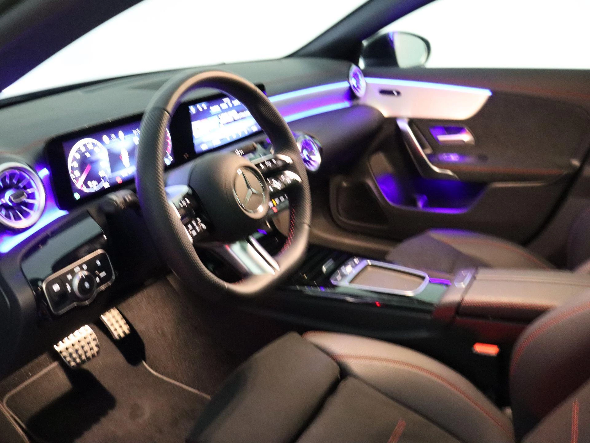 Mercedes-Benz CLA 180 Star Edition Shooting Brake + PANORAMISCH DAK + MULTIBEAM LED +