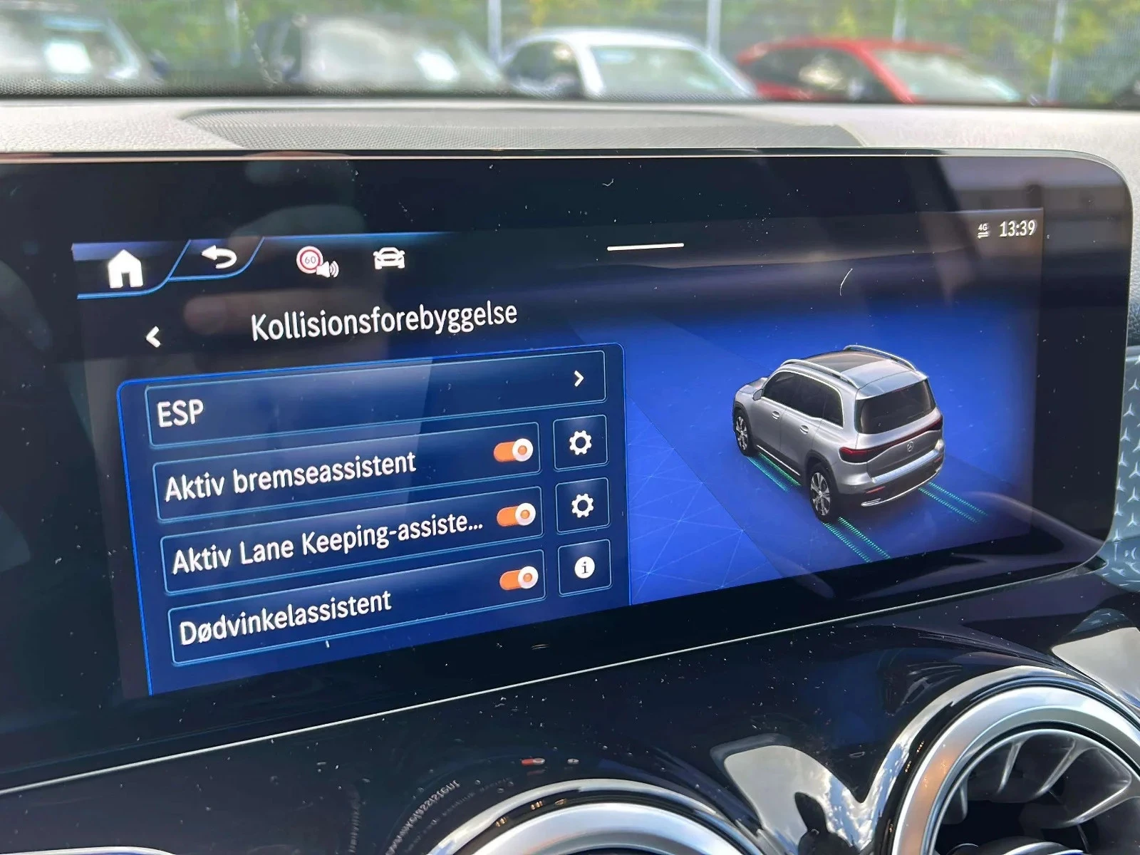 Mercedes-Benz-EQB-image-16