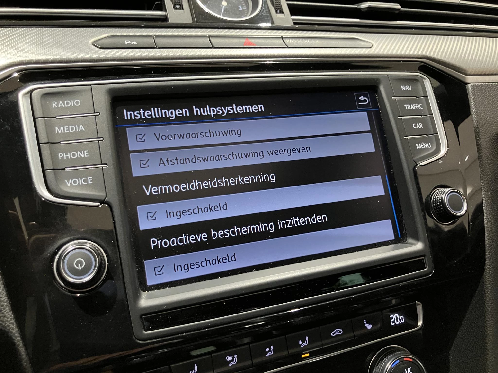 Volkswagen-Passat-image-30