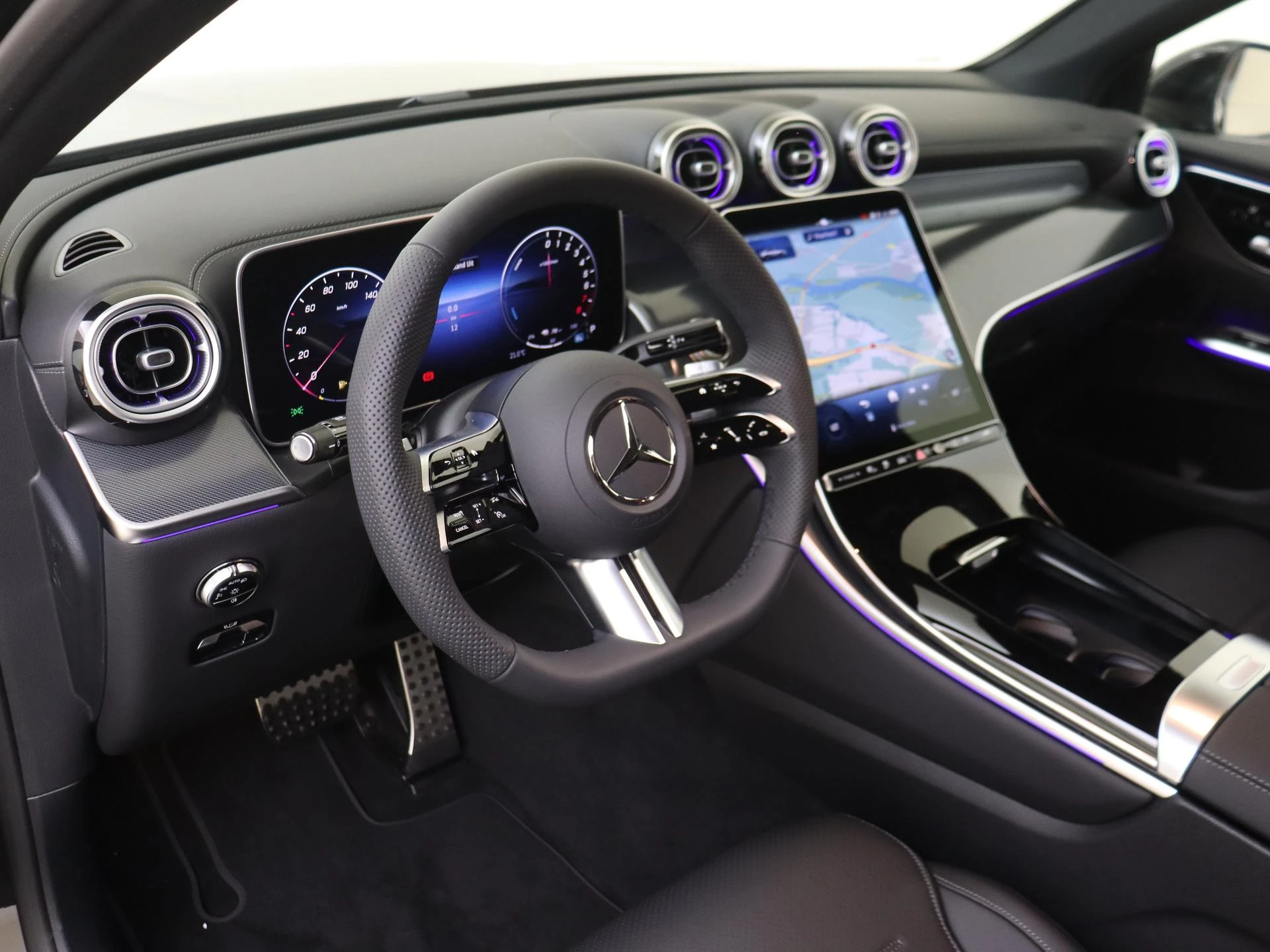 Mercedes-Benz-GLC-image-12