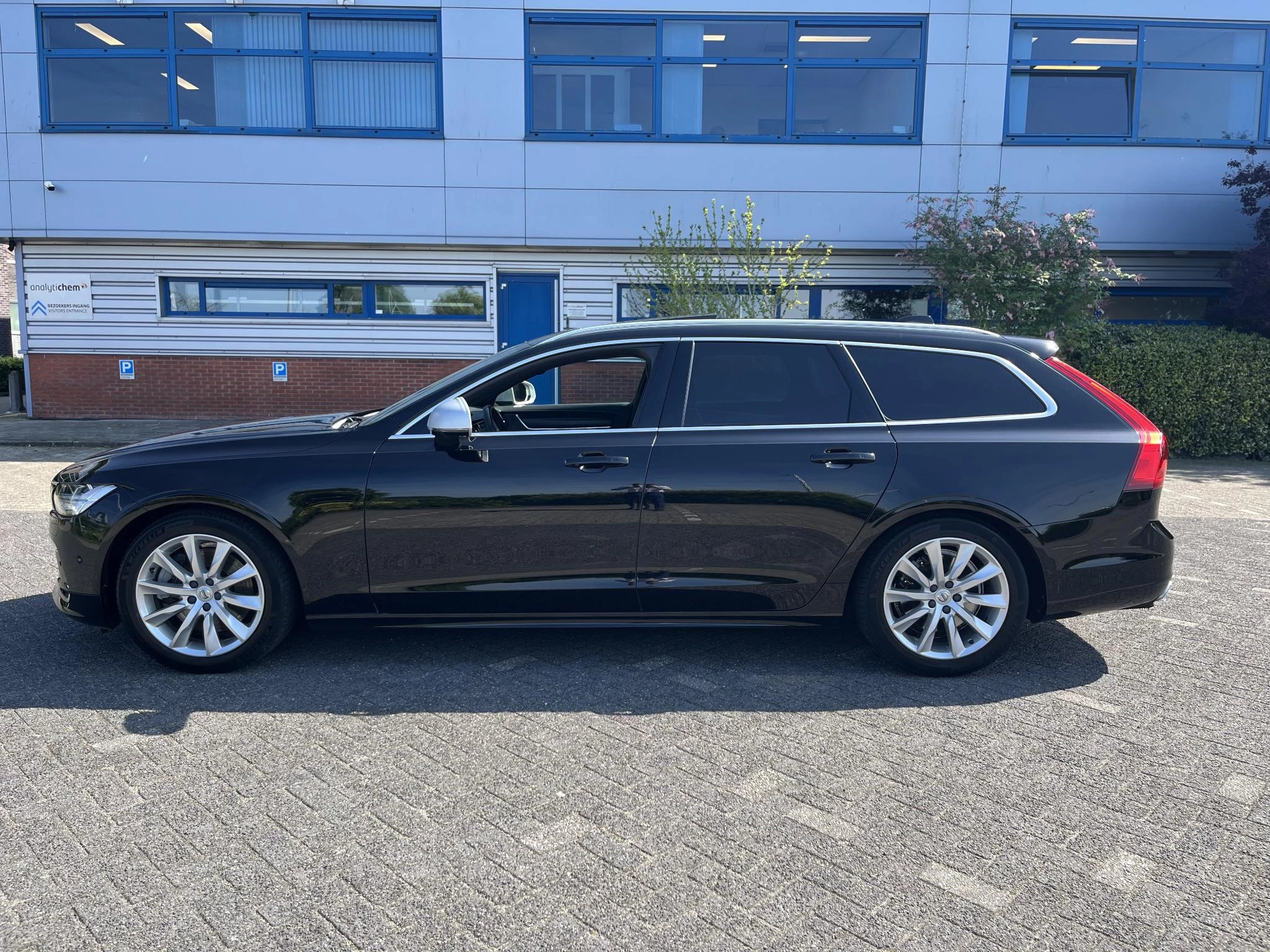 Volvo-V90-image-1