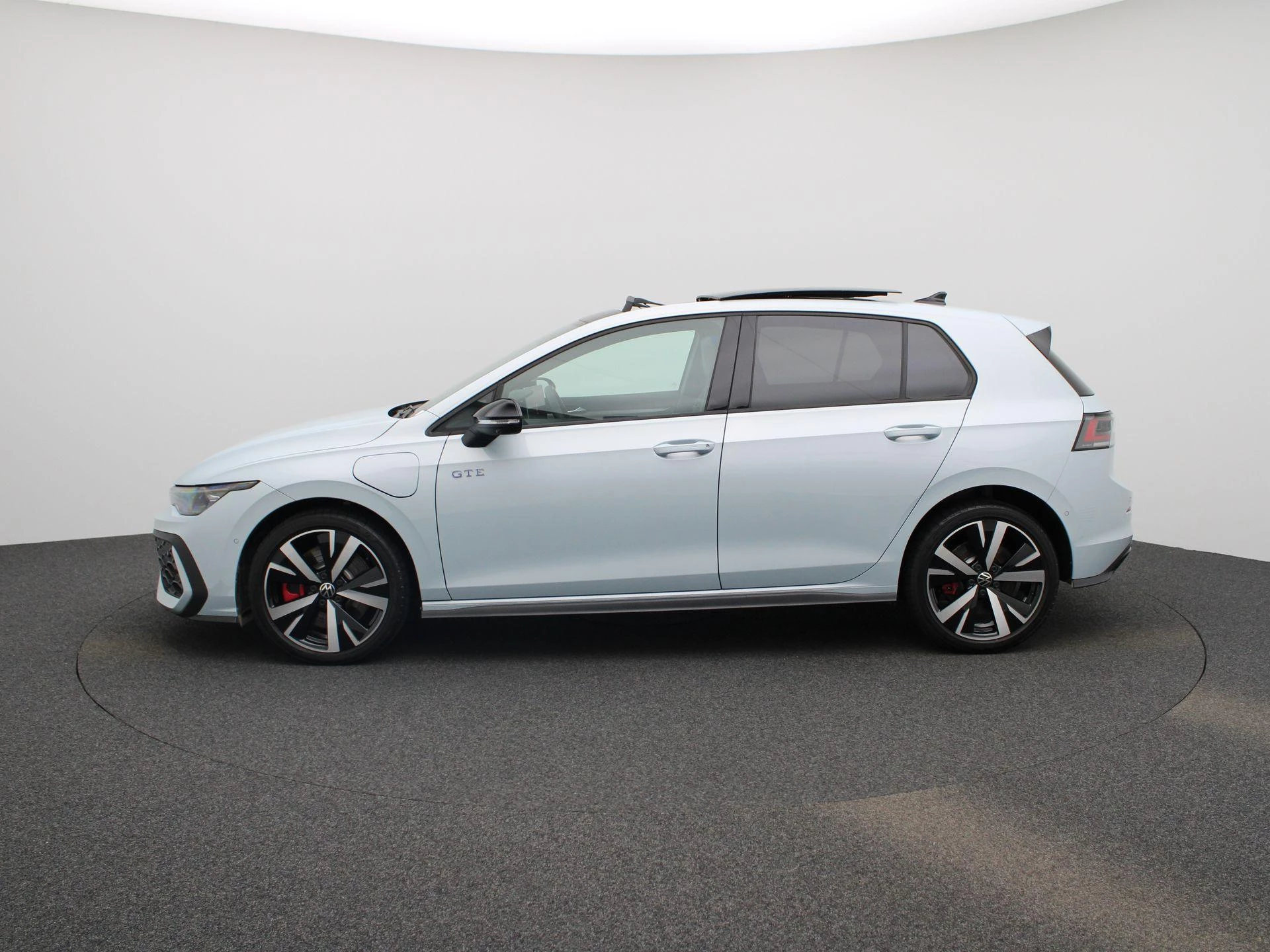 Volkswagen-Golf-image-5