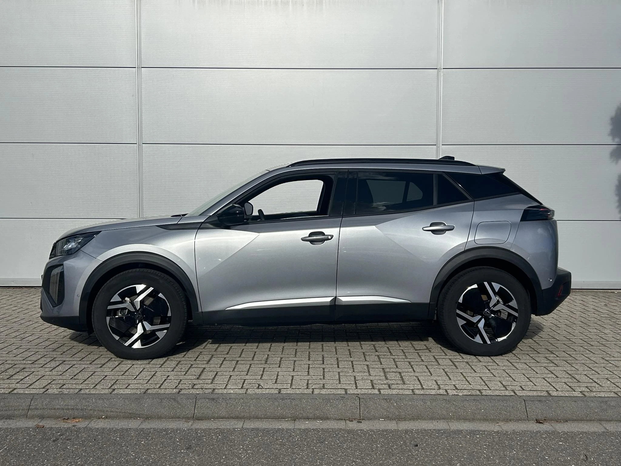 Peugeot-2008-image-2