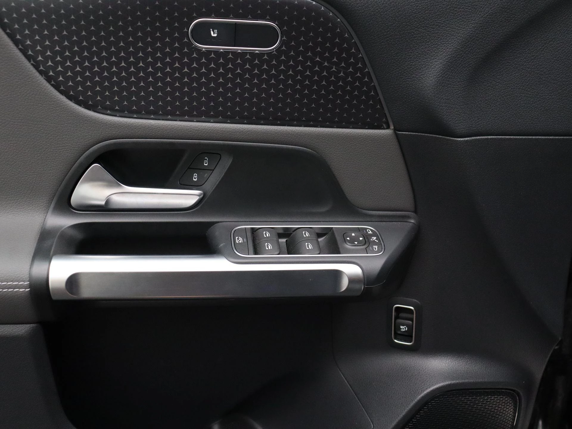 Mercedes-Benz EQB 250+ Luxury Line + ELECTRIC ART ADVANCED PLUS + CARPLAY +
