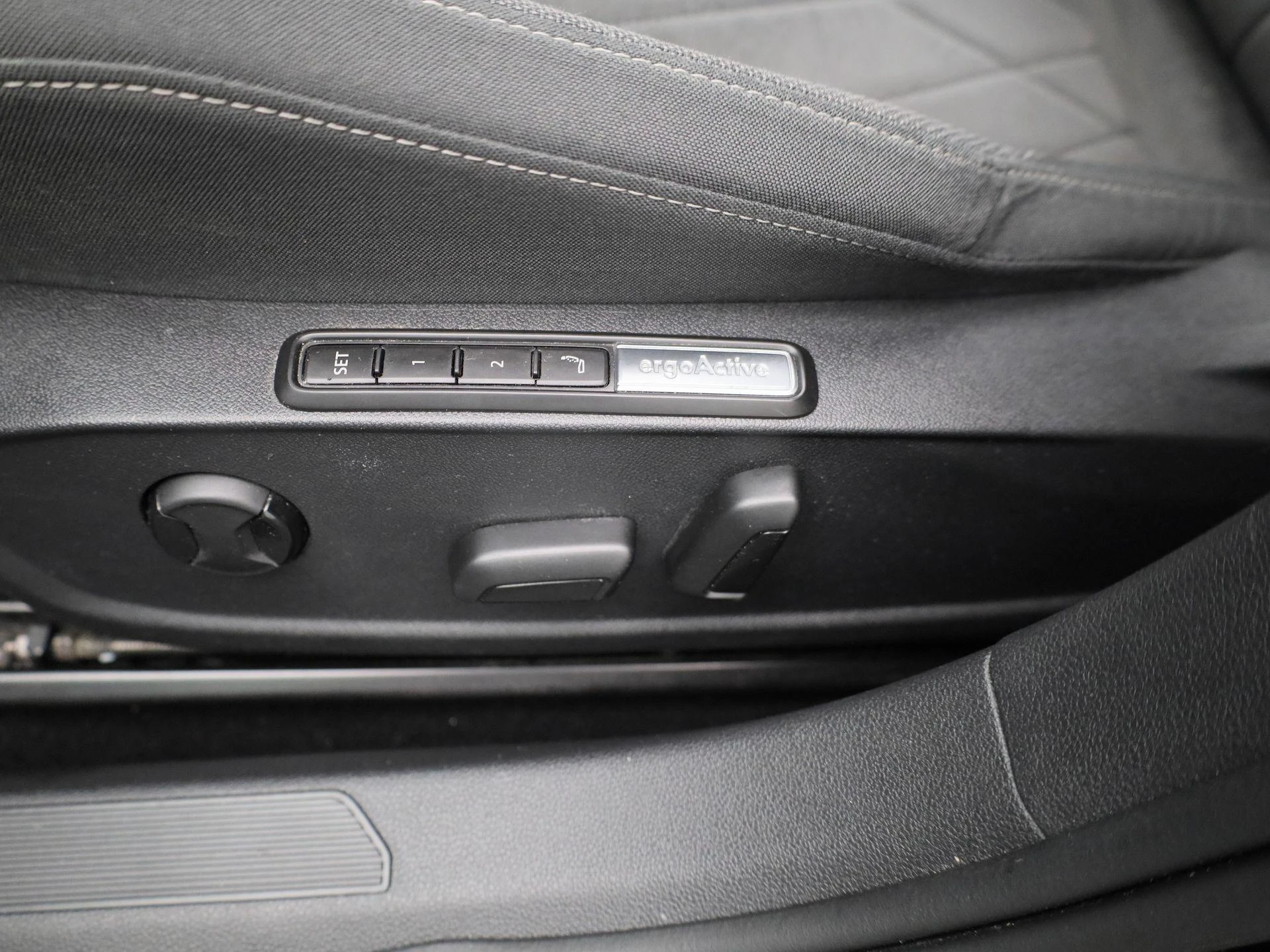 Volkswagen-Golf-image-33