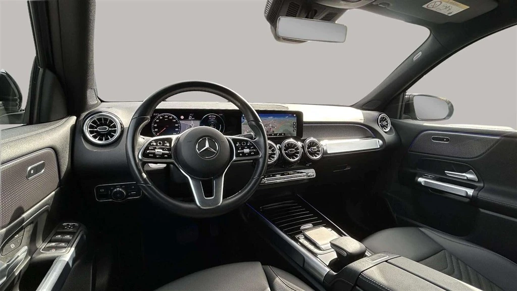 Mercedes-Benz-EQB-image-11