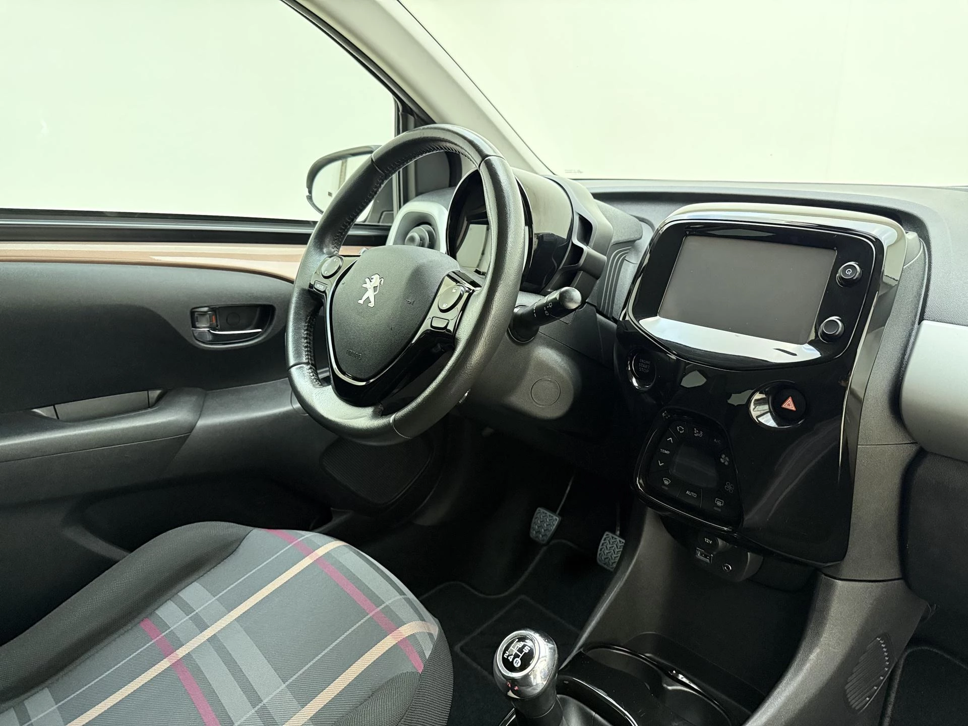 Peugeot 108 1.0 e-VTi Première