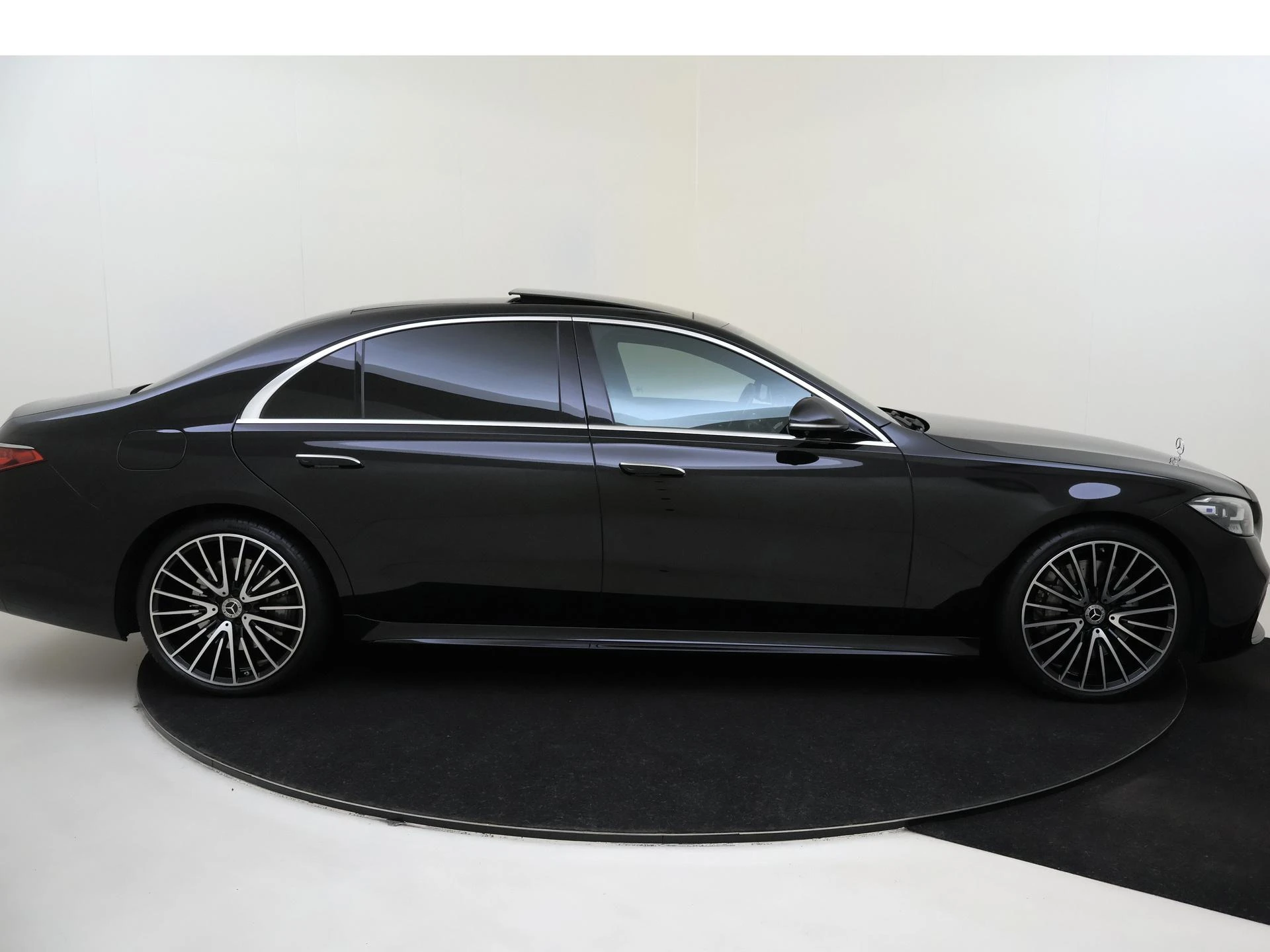 Mercedes-Benz-S-Klasse-image-9