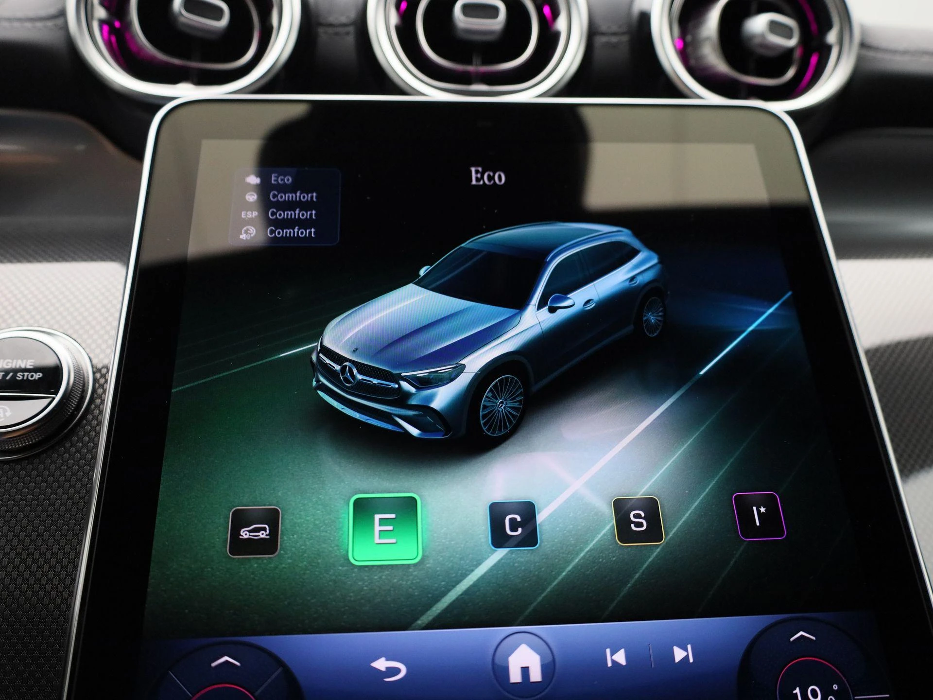 Mercedes-Benz-GLC-image-26