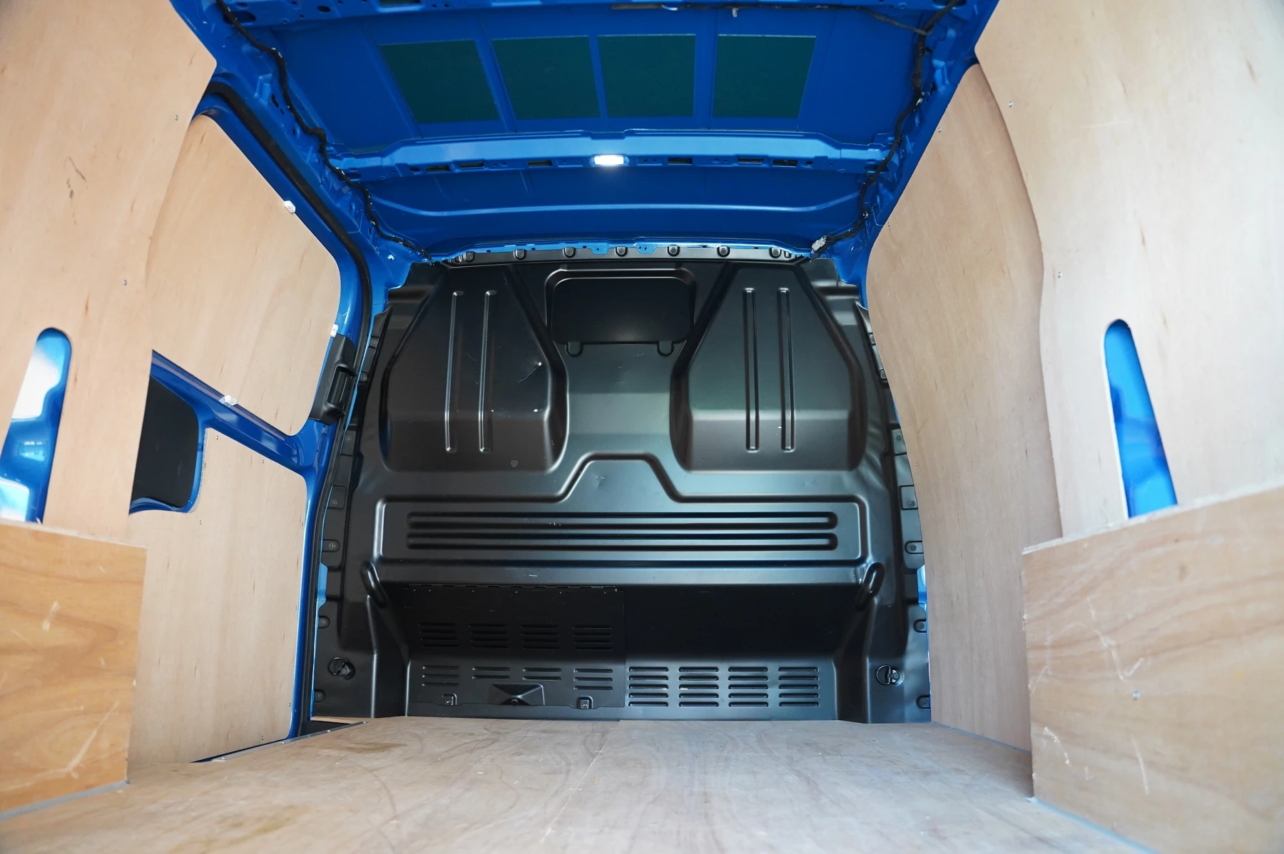 Volkswagen-Transporter-image-10