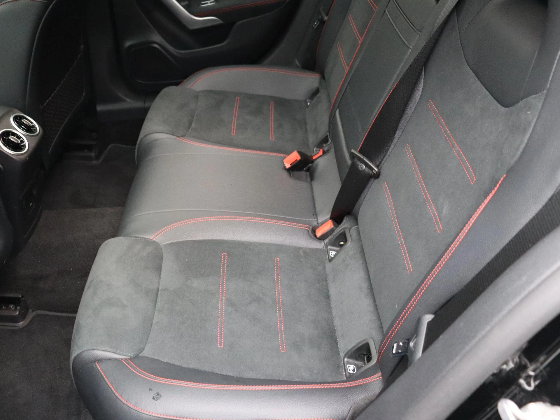 Mercedes-Benz Classe A 200 AMG Line + PANORAMISCH DAK + MULTIBEAM LED + CARPLAY +