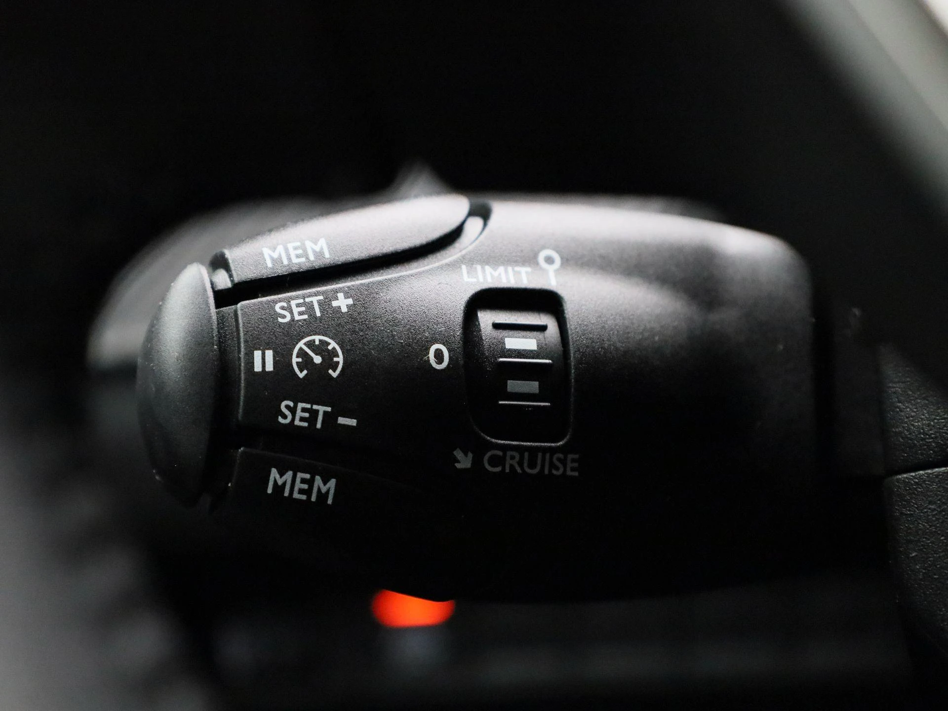 Peugeot-208-image-18