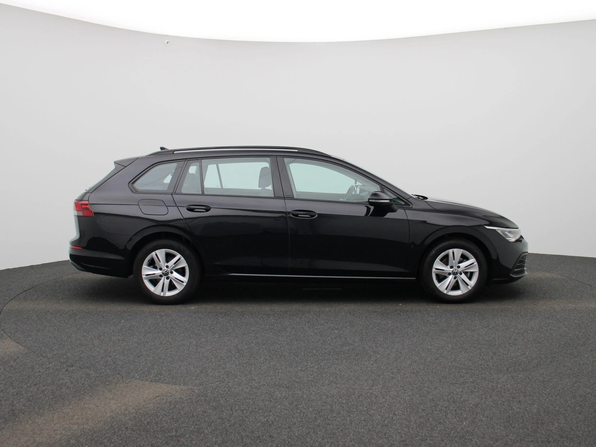 Volkswagen-Golf-image-5