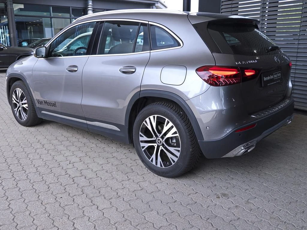 Mercedes-Benz-GLA 200 d-image-5