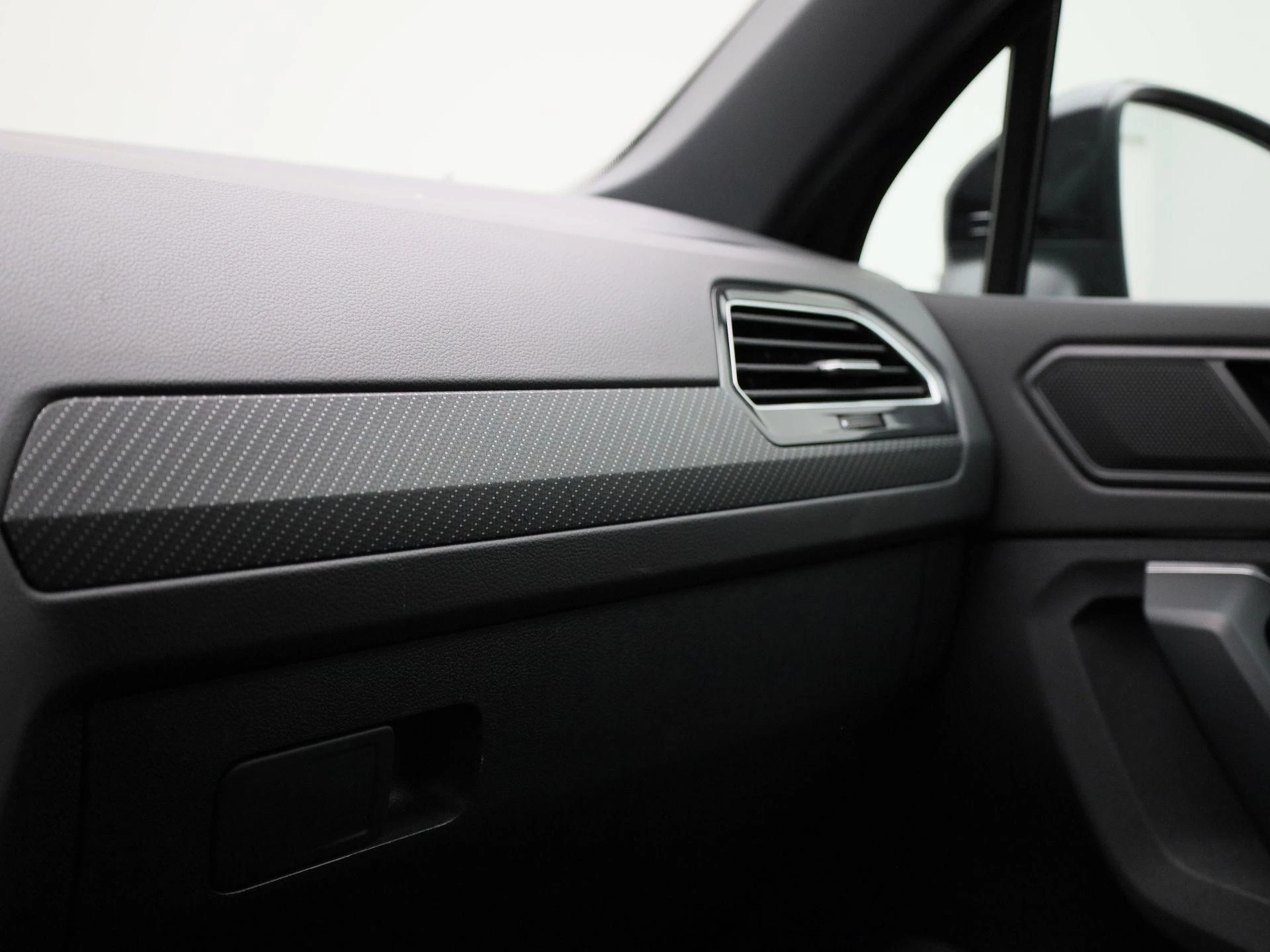 Volkswagen-Tiguan-image-28