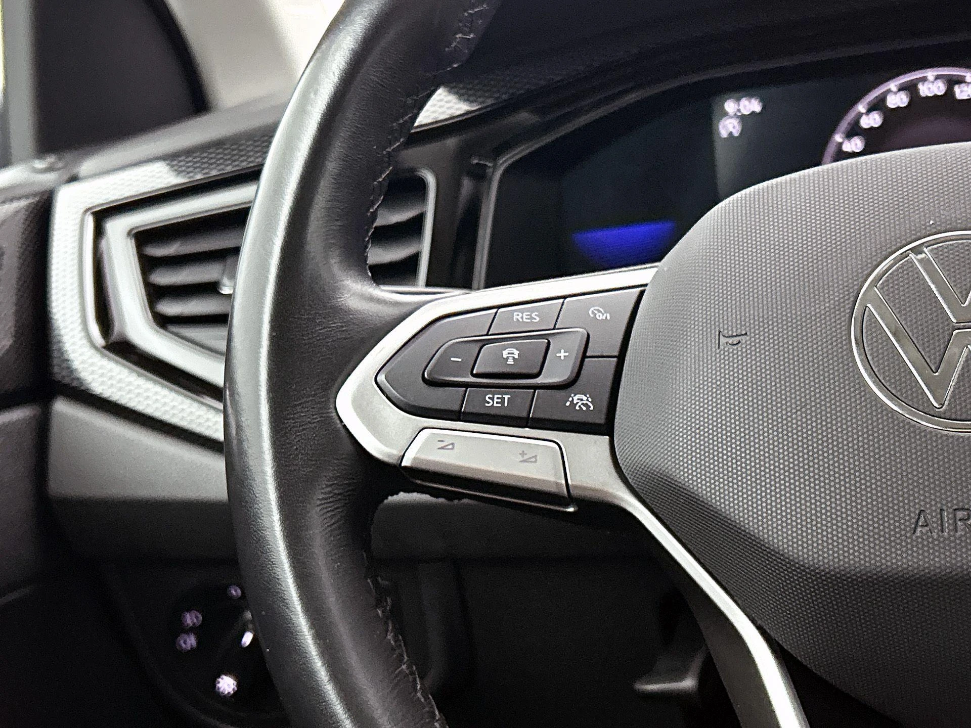Volkswagen-Polo-image-5