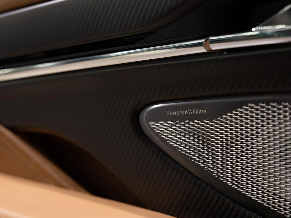 Aston Martin-DB12-image-22