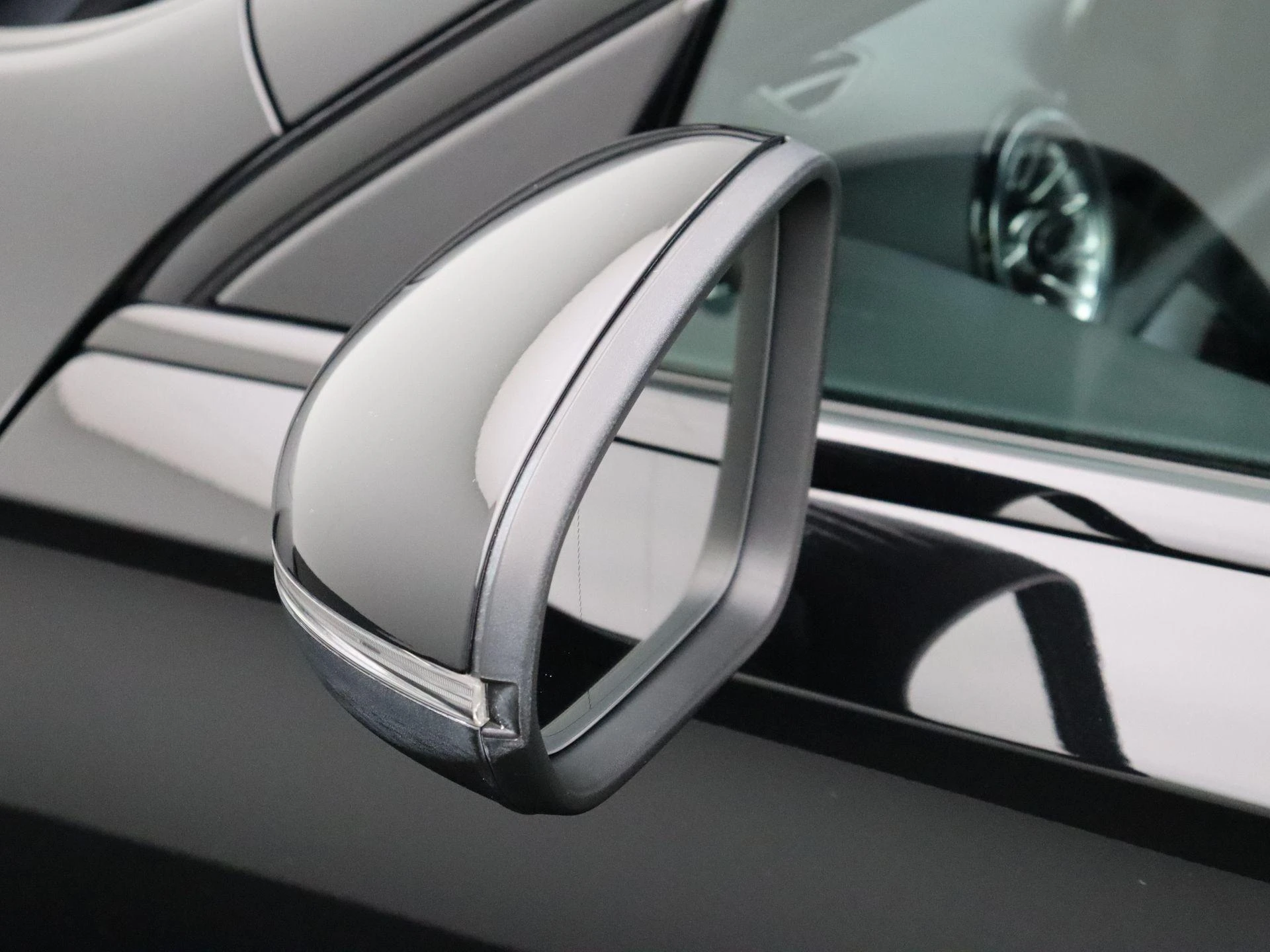 Mercedes-Benz-A-Klasse-image-7