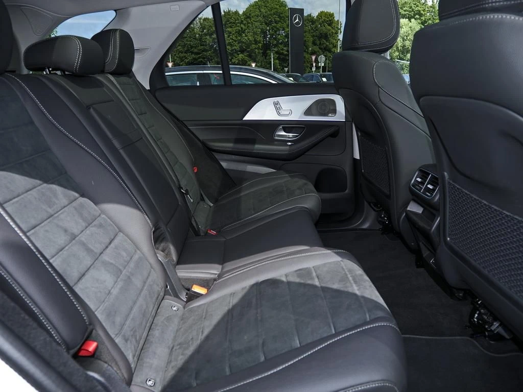 Mercedes-Benz-GLE 300 d-image-14