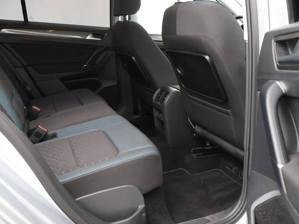 Volkswagen-Golf Sportsvan-image-10