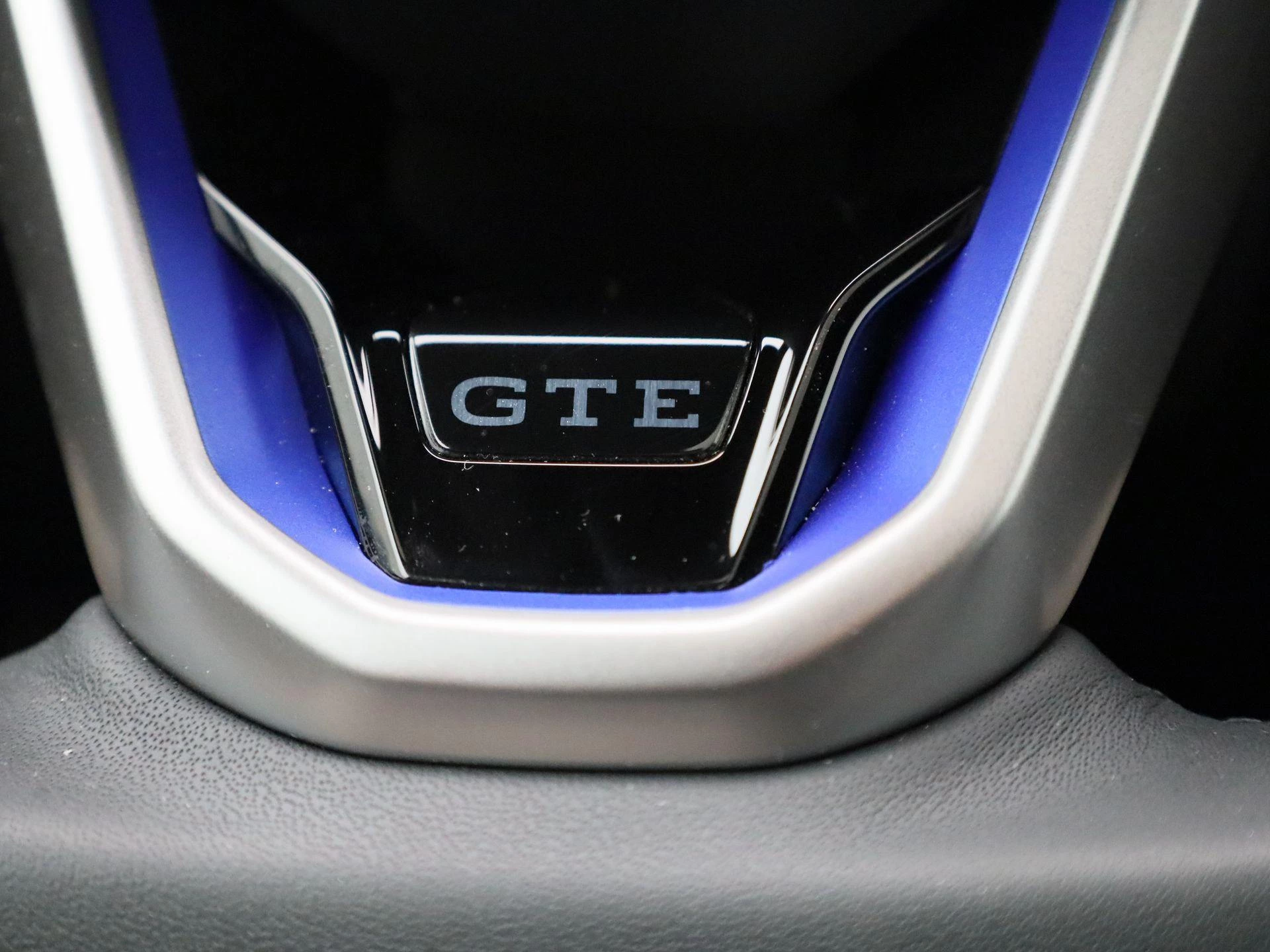 Volkswagen-Golf-image-31